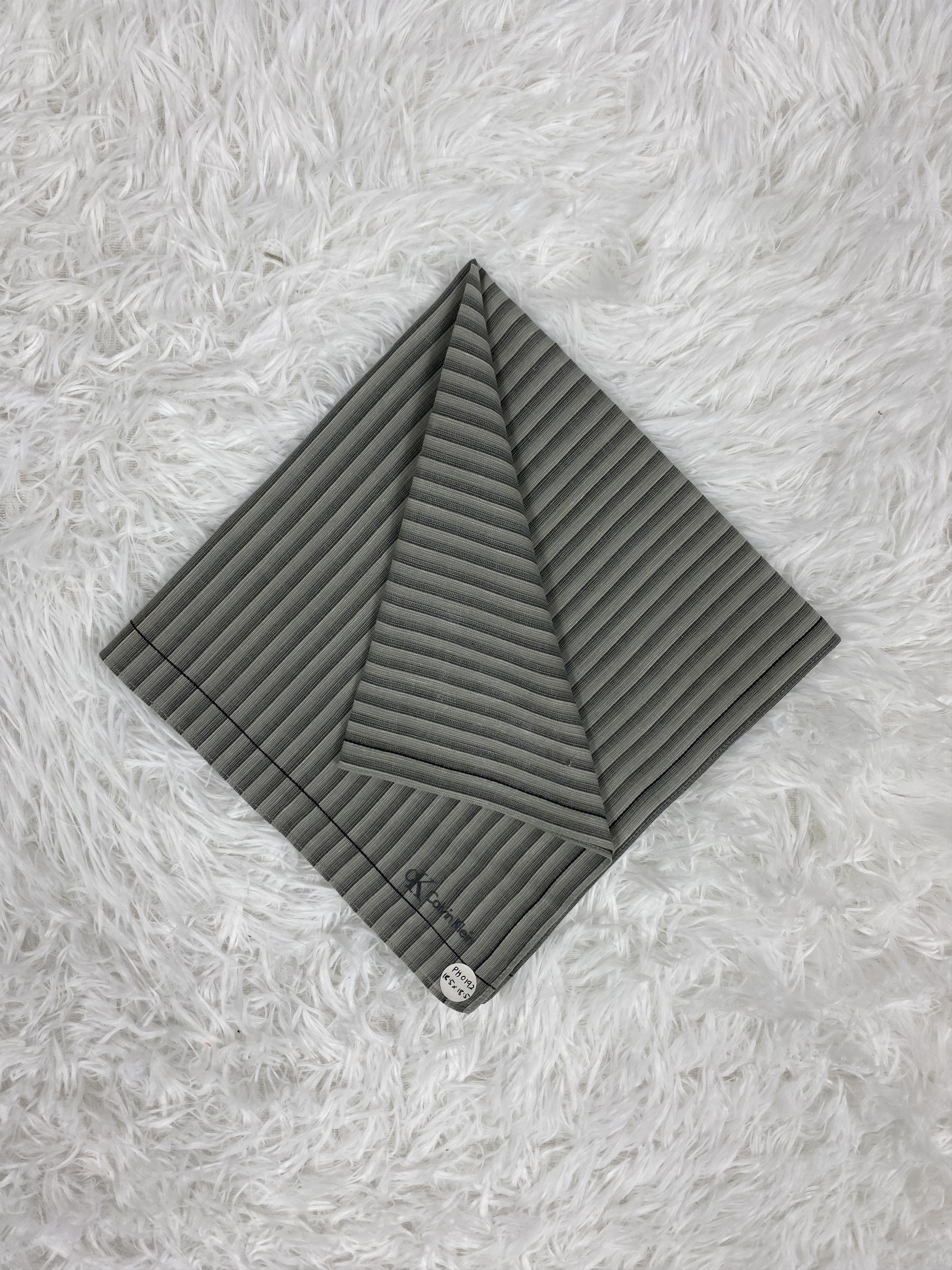 Calvin Klein × Vintage Vintage Calvin Klein Handkerchief Neckerchief PH0192 Size ONE SIZE - 1 Thumbnail