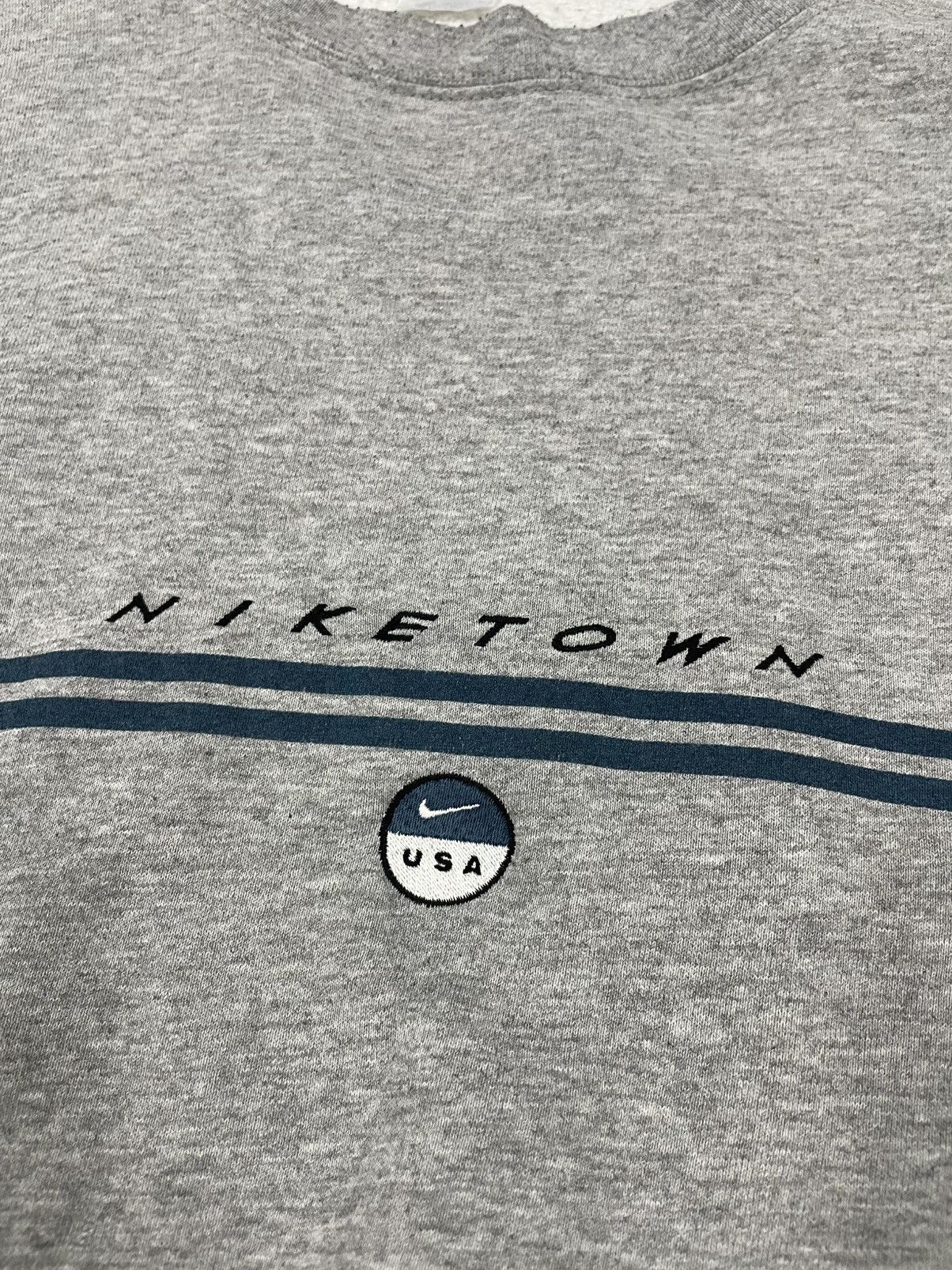 Nike Vintage Late 90s Nike Town Usa Sweatshirt Size US L / EU 52-54 / 3 - 4 Thumbnail