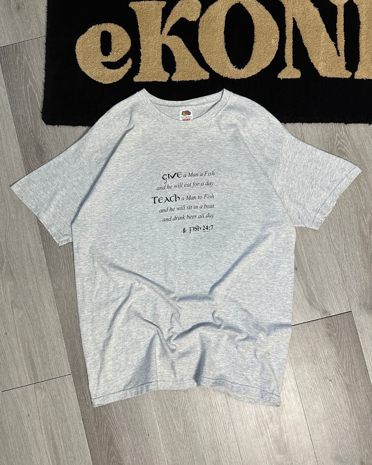 Fruit Of The Loom × Vintage Vintage Fishing Quote Give A Man A Fish T-Shirt - Size XL Size US XL / EU 56 / 4 - 1 Thumbnail