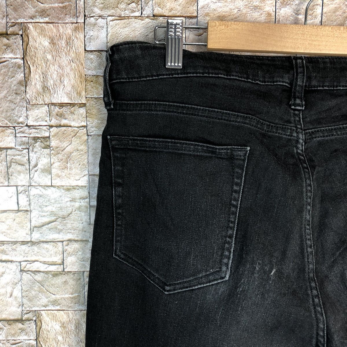 Uniqlo Uniqlo Jeans Black Denim Pants #7596 Size US 31 - 17 Thumbnail