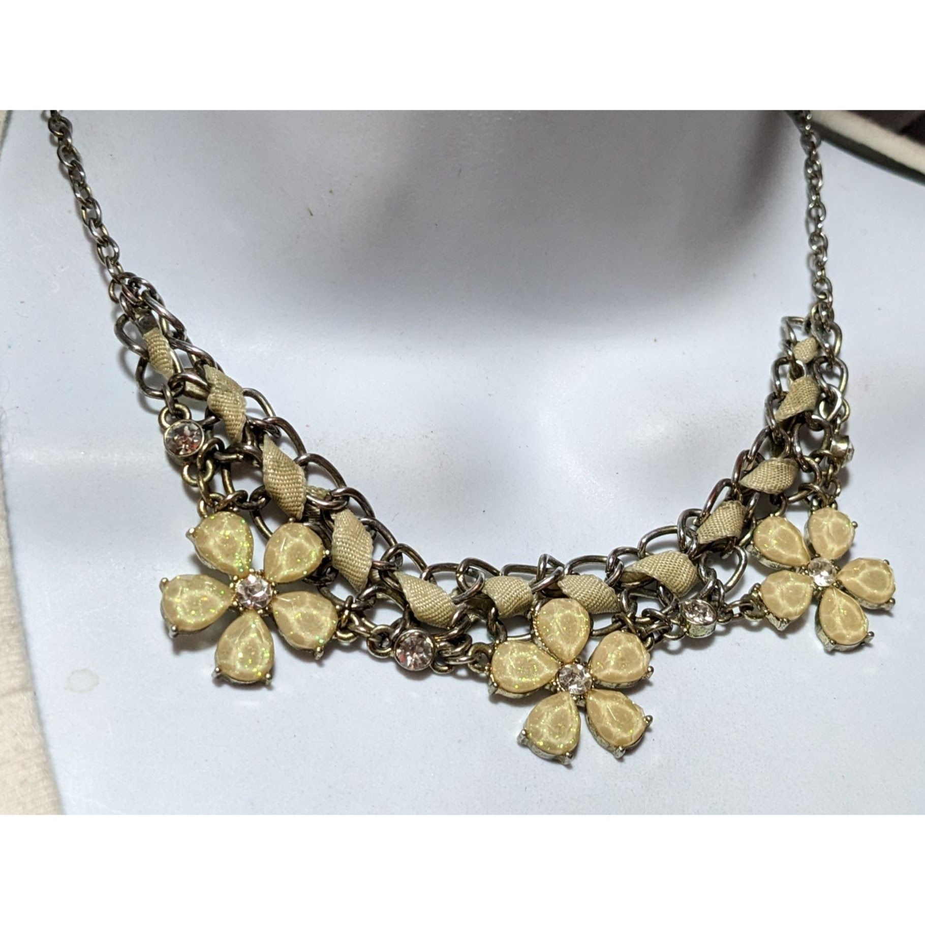 Other Yellow Shimmer Springtime Floral Necklace Size ONE SIZE - 6 Thumbnail