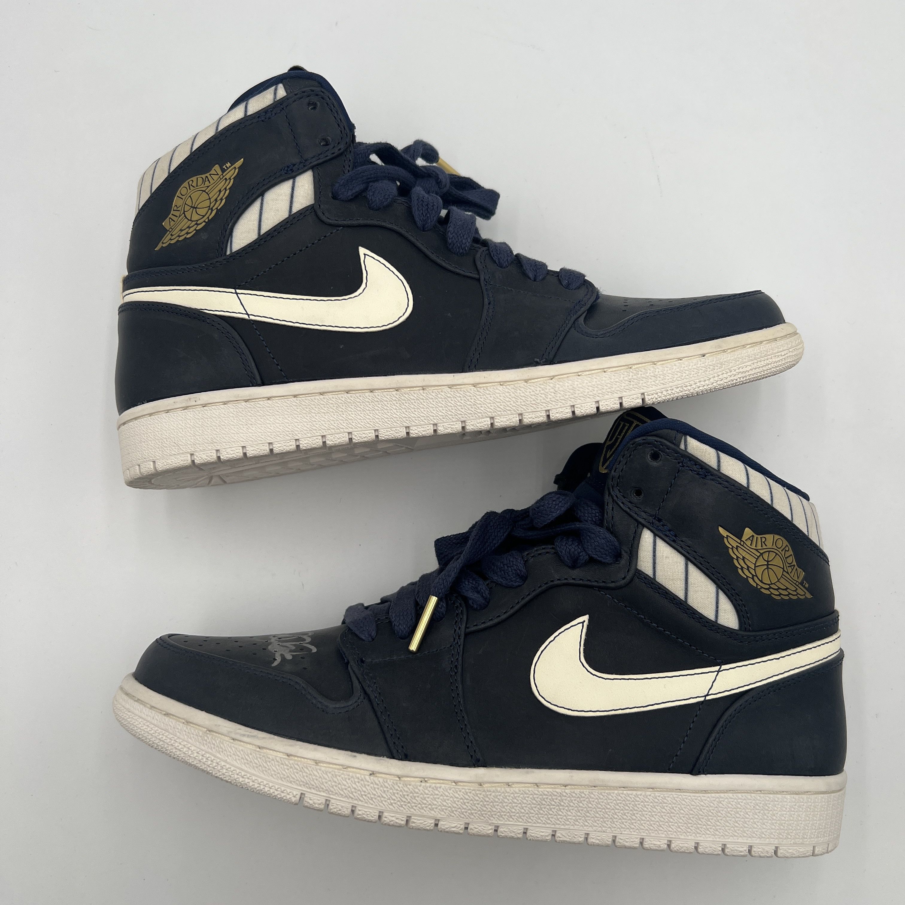Jordan Brand × New York Yankees × Nike Jordan 1 Derek Jeter RE2PECT SIGNED COA Rare Nike Sneakers Size US 11 / EU 44 - 4 Thumbnail