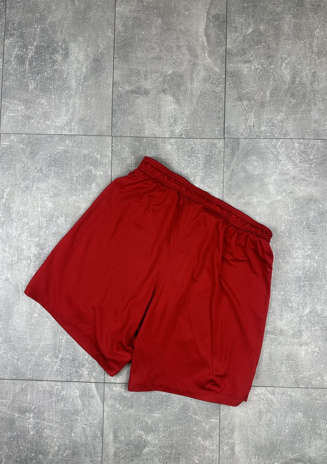Nike Nike Liverpool Home Stadium Short 2022/23 Size US 36 / EU 52 - 9 Thumbnail