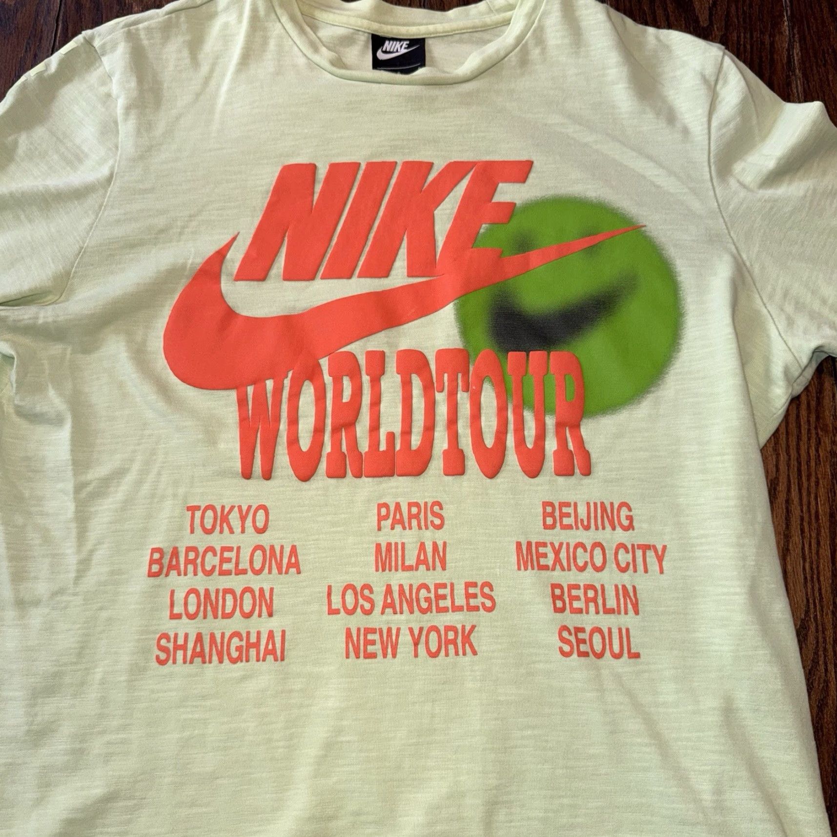 Nike Nike Shirt Men’s Large Green World Tour Glow In The Dark DA0629-383 Sportswear Logo Size US L / EU 52-54 / 3 - 3 Thumbnail