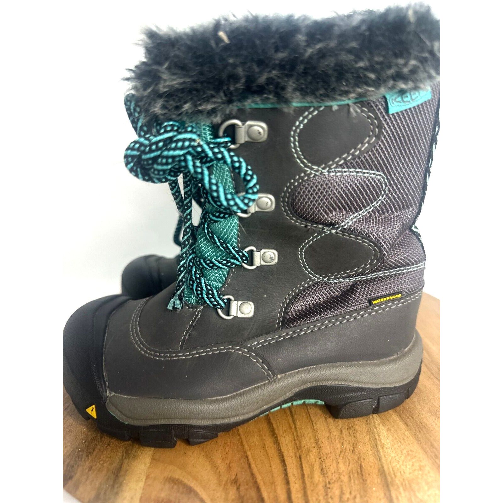 KEEN Keen Boots Size 11 Youth Winter Faux Fur Lined Speed Lace Size US 11 / IT 41 - 1 Thumbnail