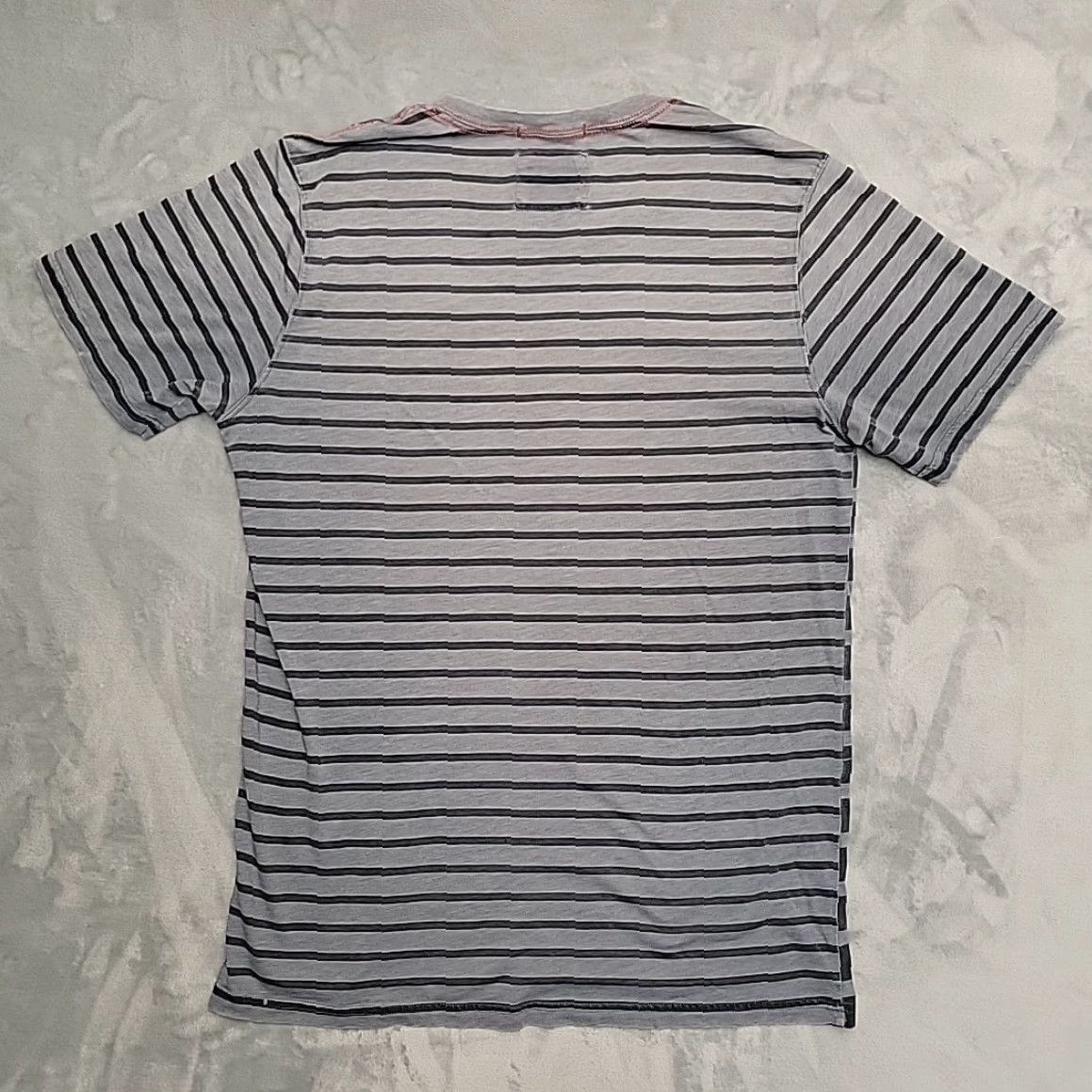 Quiksilver Quiksilver Shirt Mens M Gray Striped Short Sleeve V-Neck Surf Skate Y2K Tee Size US M / EU 48-50 / 2 - 5 Thumbnail