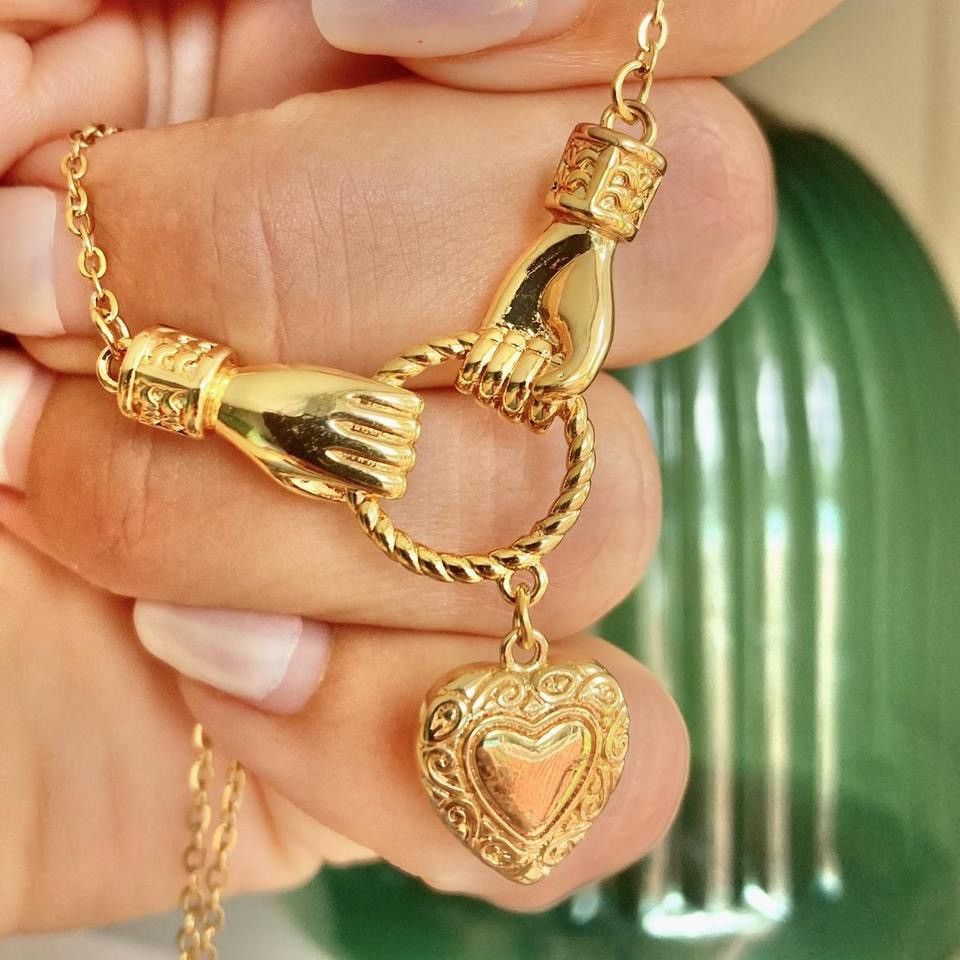 Galeries Lafayette ✨ Gold Necklace ✨ Love hands Size ONE SIZE - 3 Thumbnail