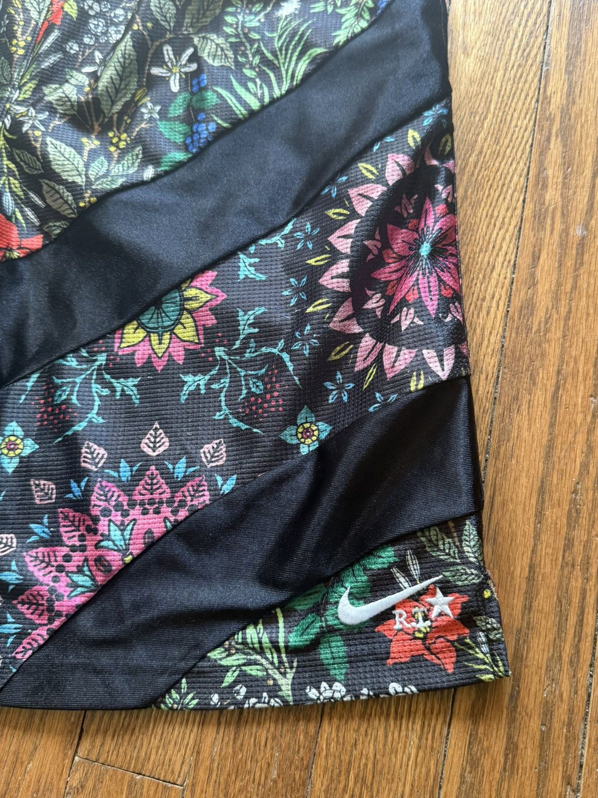 Nike × Riccardo Tisci Nikelab x Riccardo Tisci Kaleidoscope Floral Shorts Size US 32 / EU 48 - 4 Thumbnail
