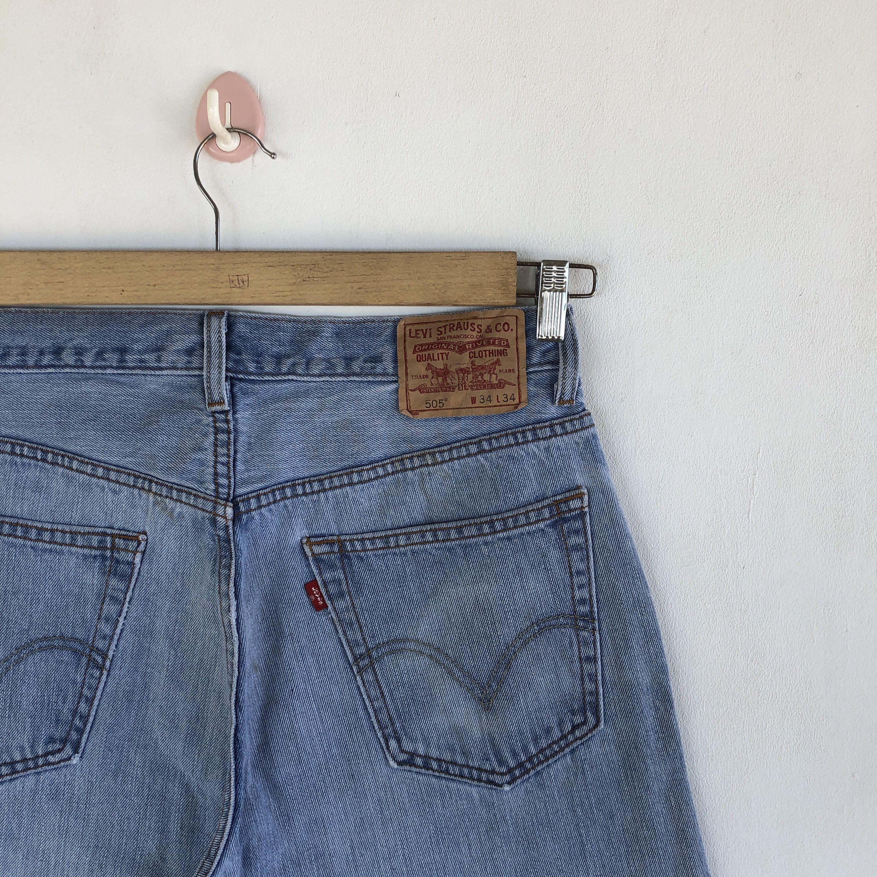 Levi's Vintage Levis 505 Distressed Jeans Levi's Light Wash Denim Size US 32 / EU 48 - 5 Thumbnail
