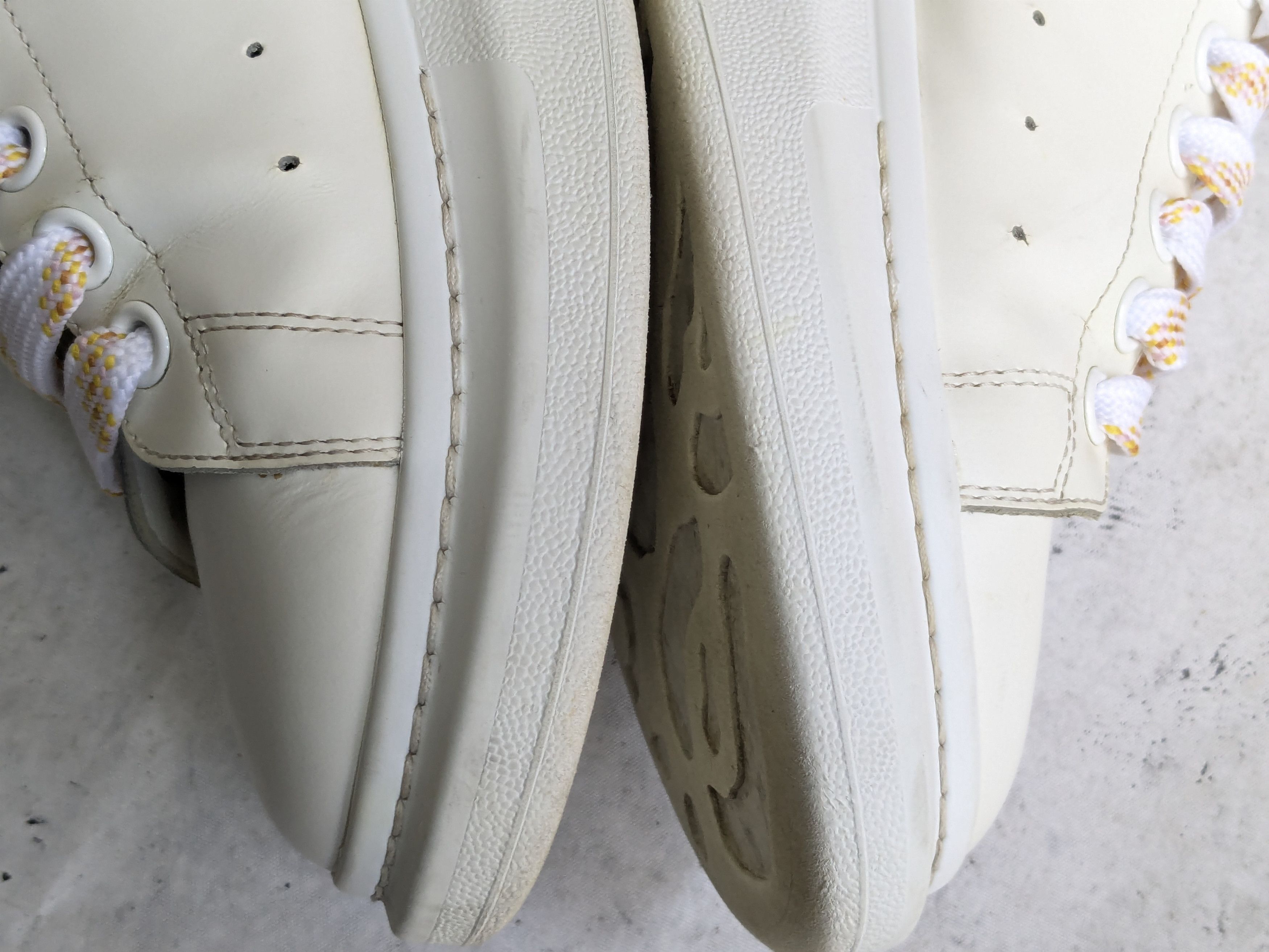 Alexander McQueen Alexander McQueen Larry Oversized Sneakers 9 42 White Yellow Size US 9 / EU 42 - 11 Thumbnail
