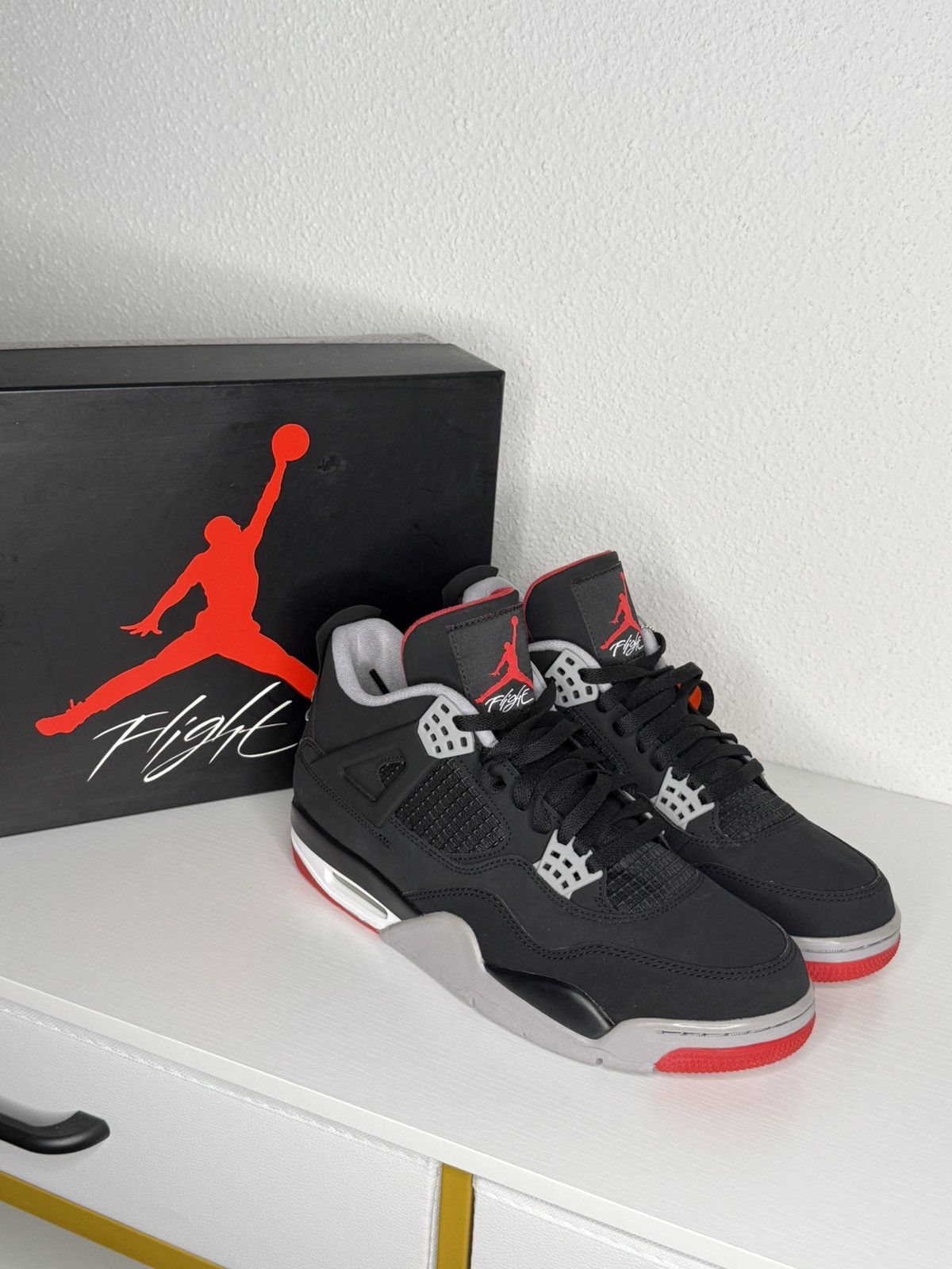 Nike Jordan 4 Retro Bred 2019 Size US 10 / EU 43 - 1 Thumbnail