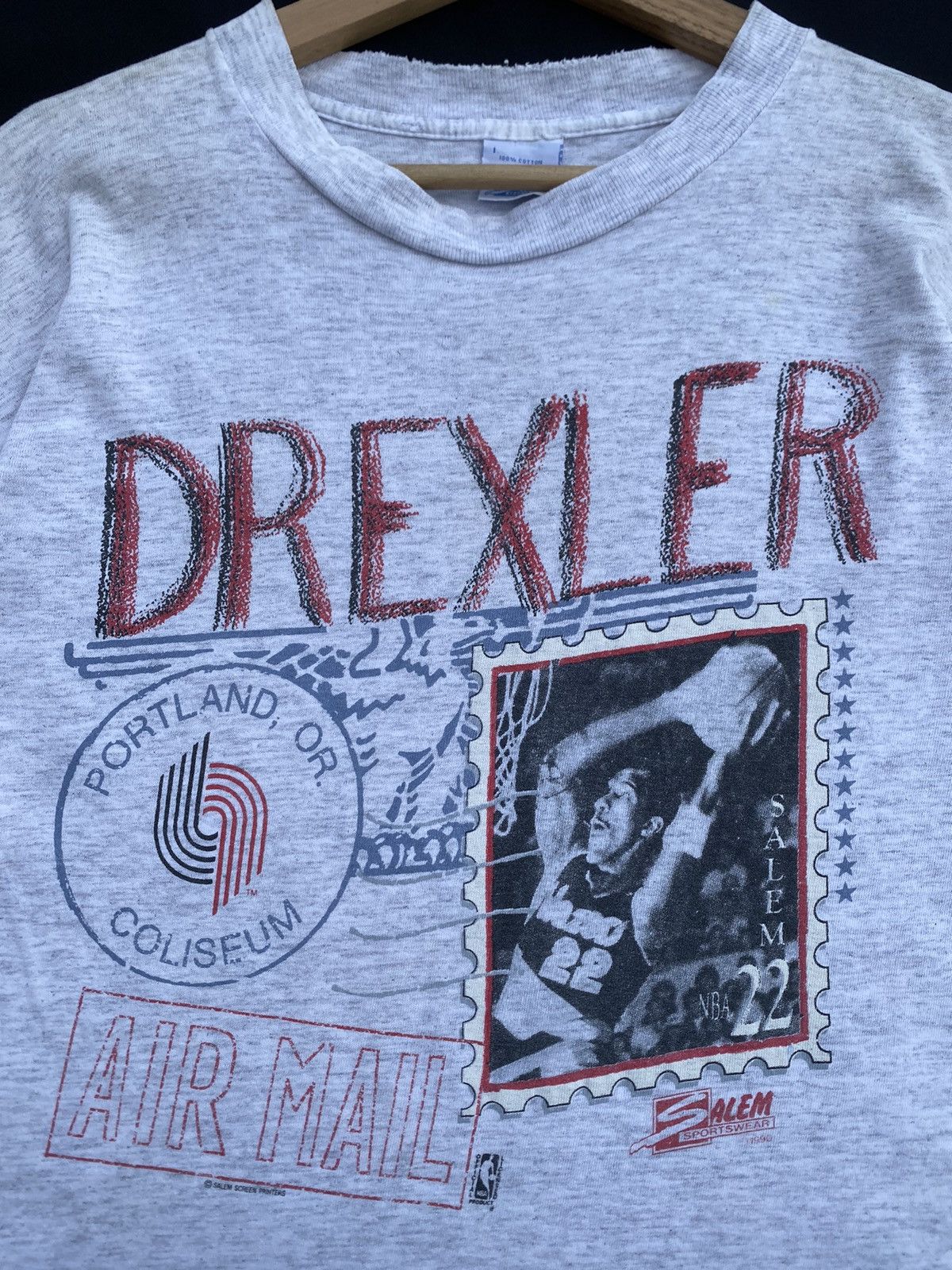 NBA Rare Vintage 90s Clyde Drexler NBA Tshirt Size US L / EU 52-54 / 3 - 7 Thumbnail