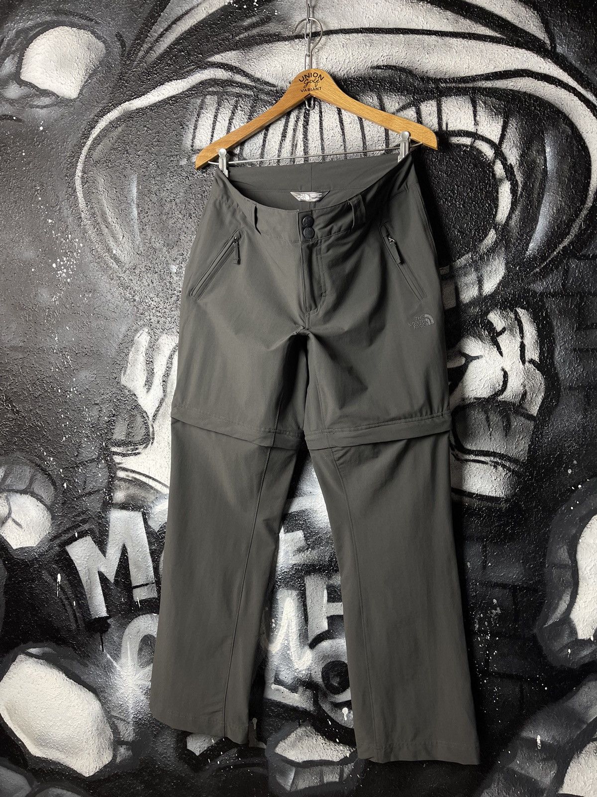 The North Face The North Face Outdoor Grey Cargo Transformer Pants WMNS Size 8 Size 30" / US 8 / IT 44 - 1 Thumbnail