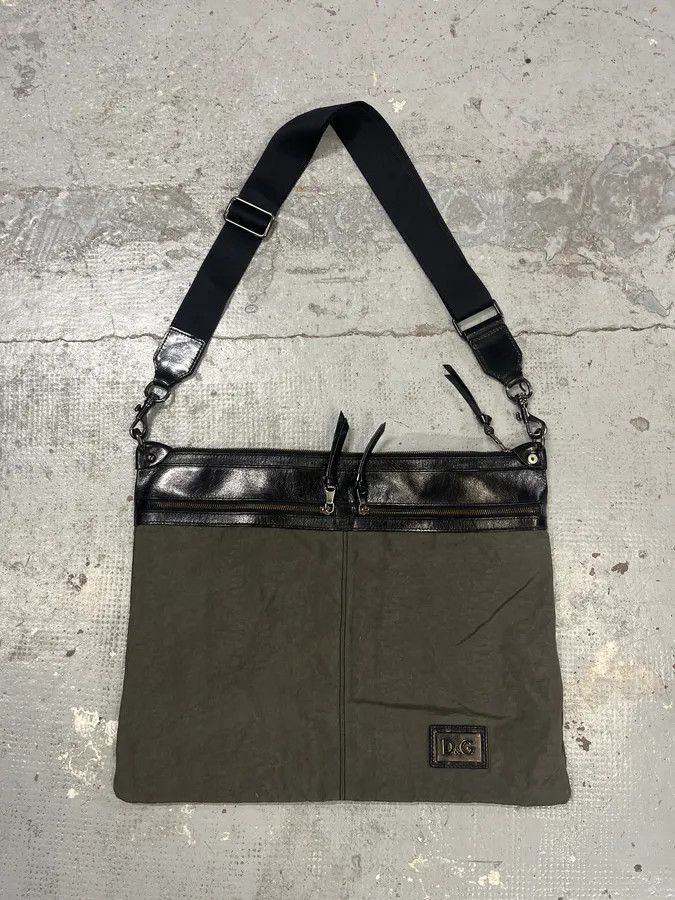 Dolce & Gabbana 2000s Dolce & Gabbana Grey & Black Leather Daily Shoulder Bag Size ONE SIZE - 1 Thumbnail