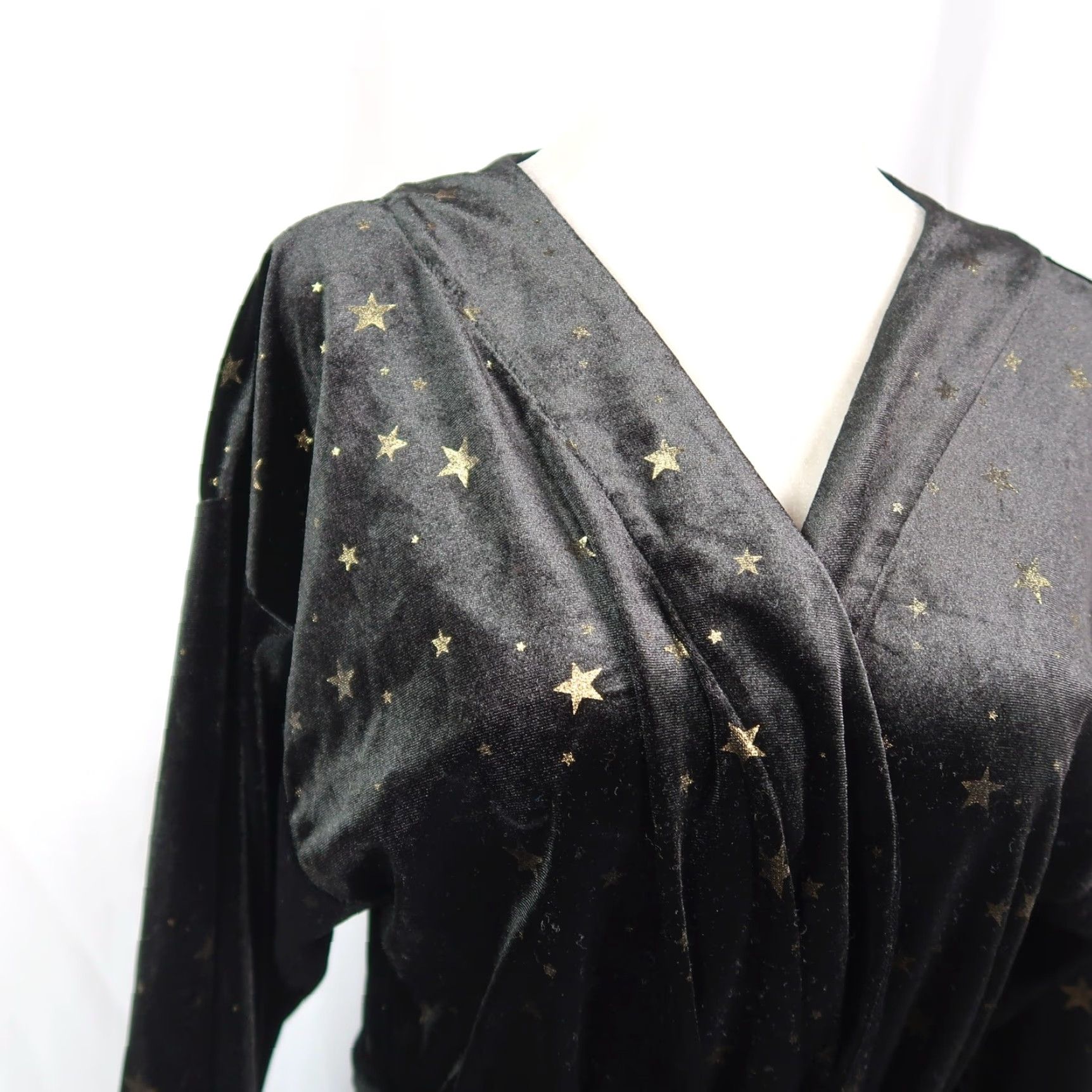 Vintage INC International Concepts Black Velvet Gold Star Robe S Womens Robe Long Sleeve Pockets Stars Holiday Autumn Spring Size ONE SIZE - 2 Thumbnail