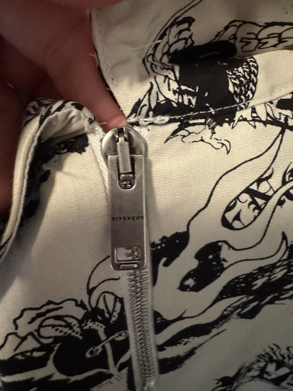 Givenchy SAMPLE SALE GIVENCHY SKULL ZIPPER TOP Size US M / EU 48-50 / 2 - 5 Thumbnail