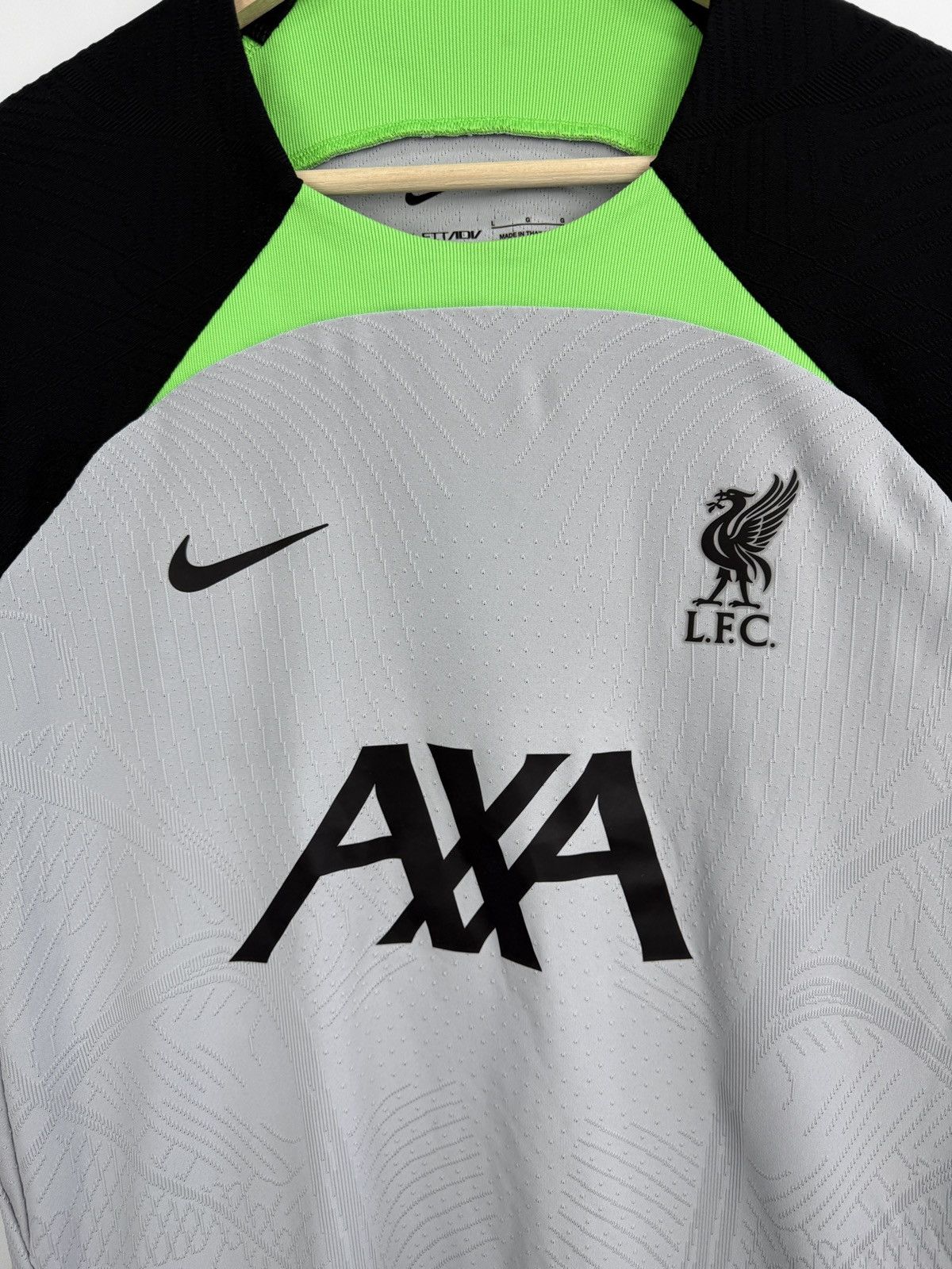 Nike 🏴󠁧󠁢󠁥󠁮󠁧󠁿 23/24 Nike Liverpool LFC Strike Elite Soccer Jersey Y2K Size US L / EU 52-54 / 3 - 9 Thumbnail