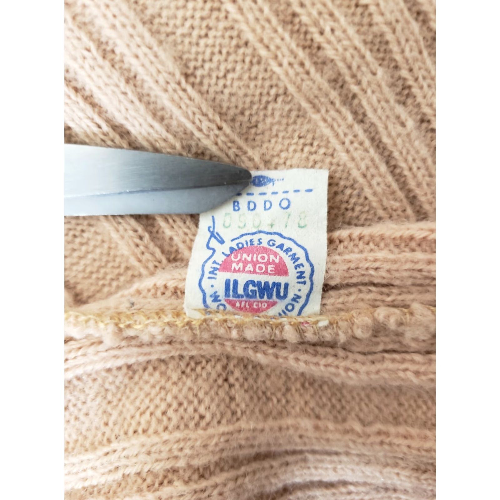 Vintage VINTAGE Dimensions Union Made 100% Virgin Acrylic Ribbed Tutleneck-XL Beige Shirt Mens Or Womens? Size XL / US 12-14 / IT 48-50 - 6 Thumbnail