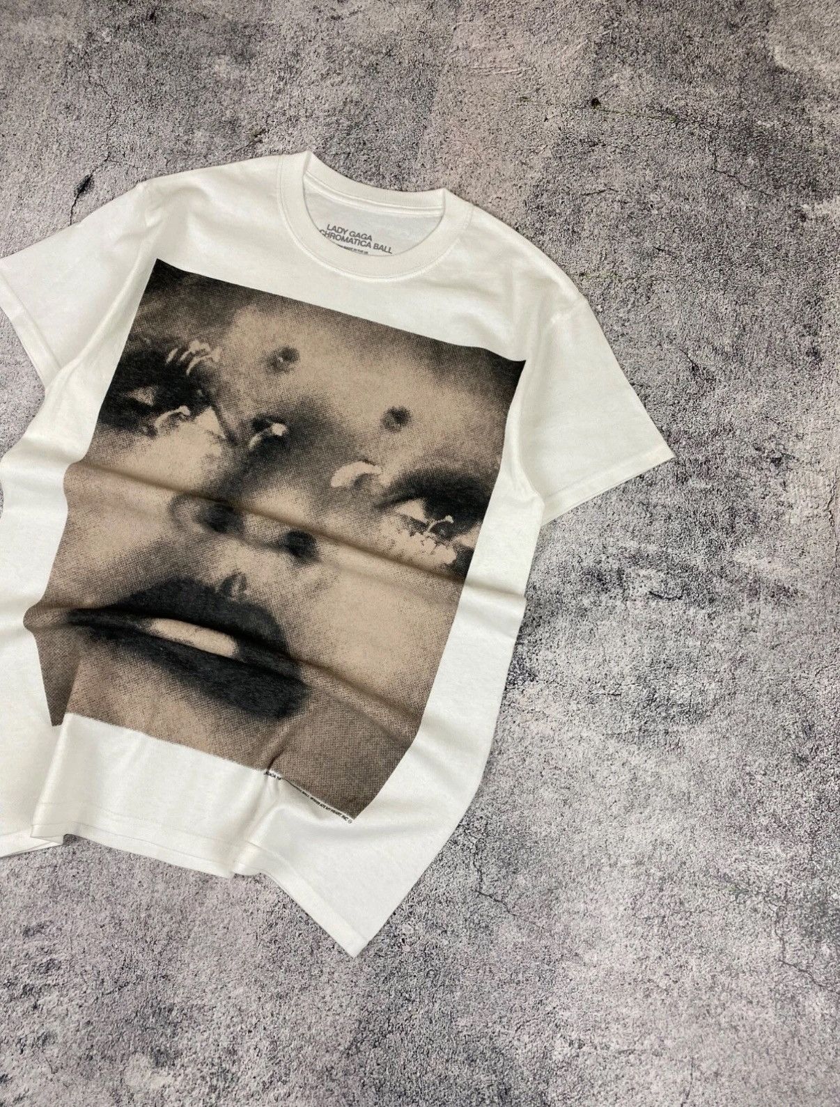 Band Tees LADY GAGA THE CHROMATICA BALL TOUR 2022 T-SHIRT OFFICIAL M Size US M / EU 48-50 / 2 - 6 Thumbnail