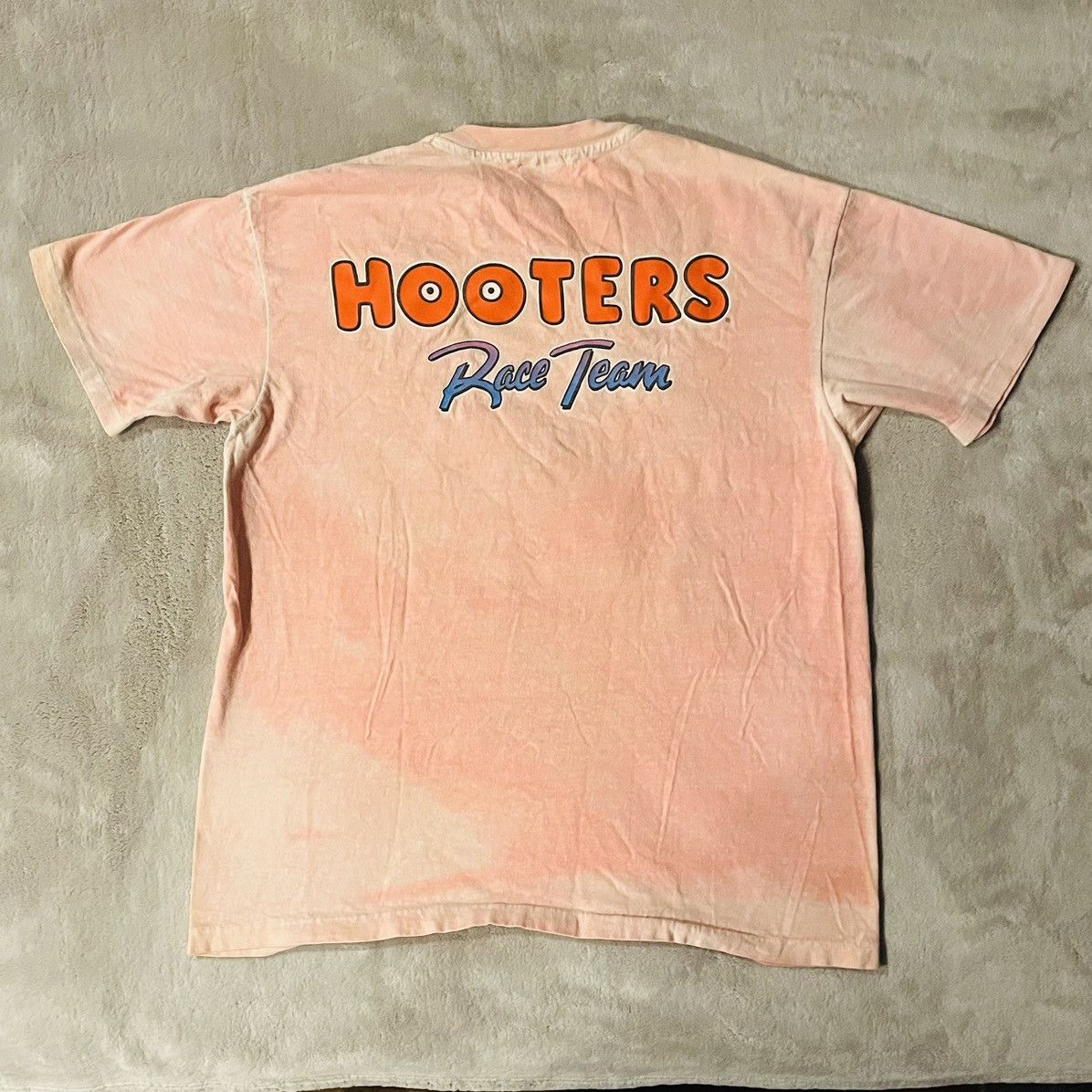 Vintage Vintage 90s Hooters Racing Team Pink Dyed Shirt Size Medium Size US M / EU 48-50 / 2 - 2 Thumbnail
