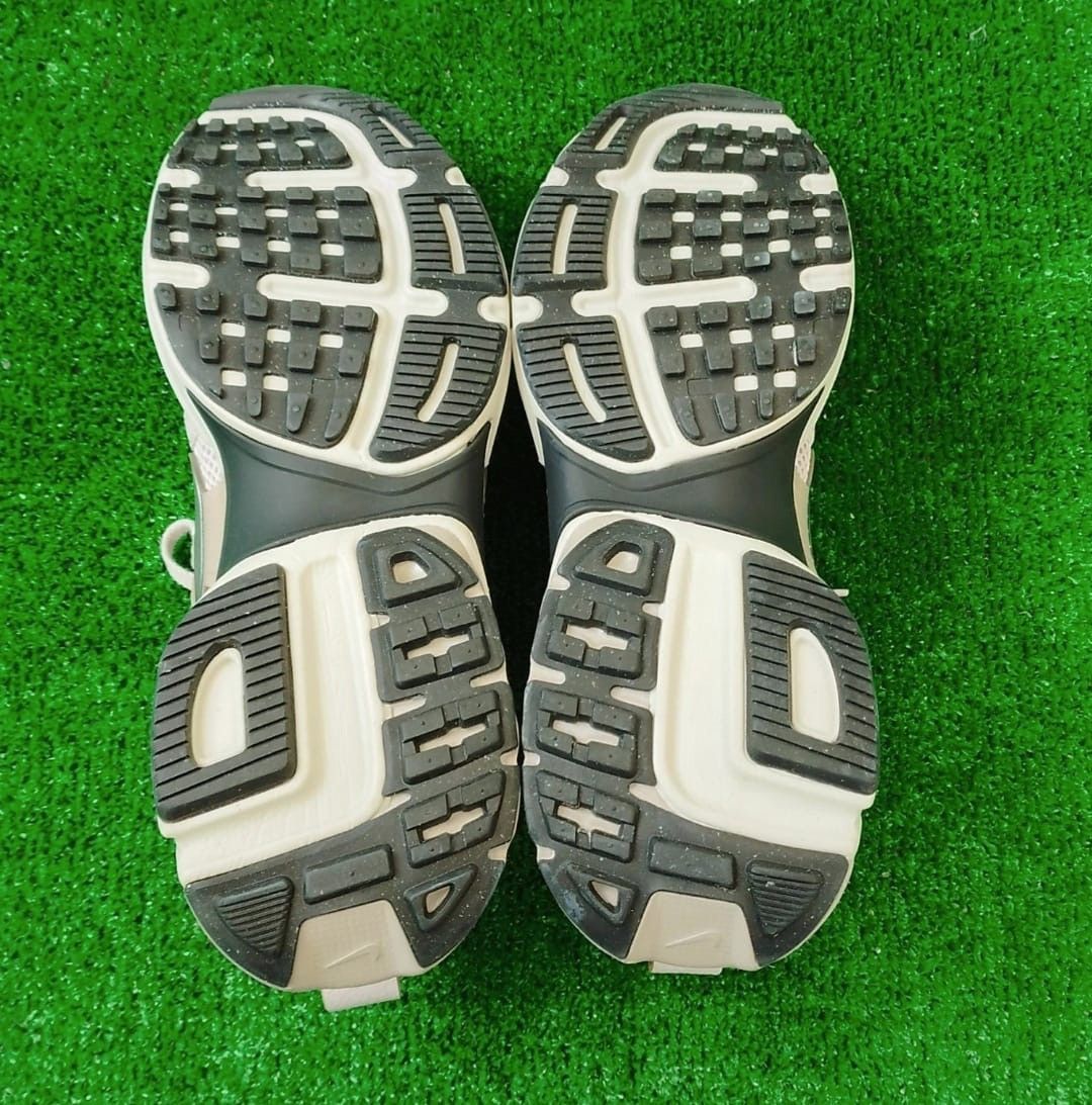 Nike Shoes Nike V2K Run Unisex Size US 11.5 / EU 44-45 - 7 Thumbnail