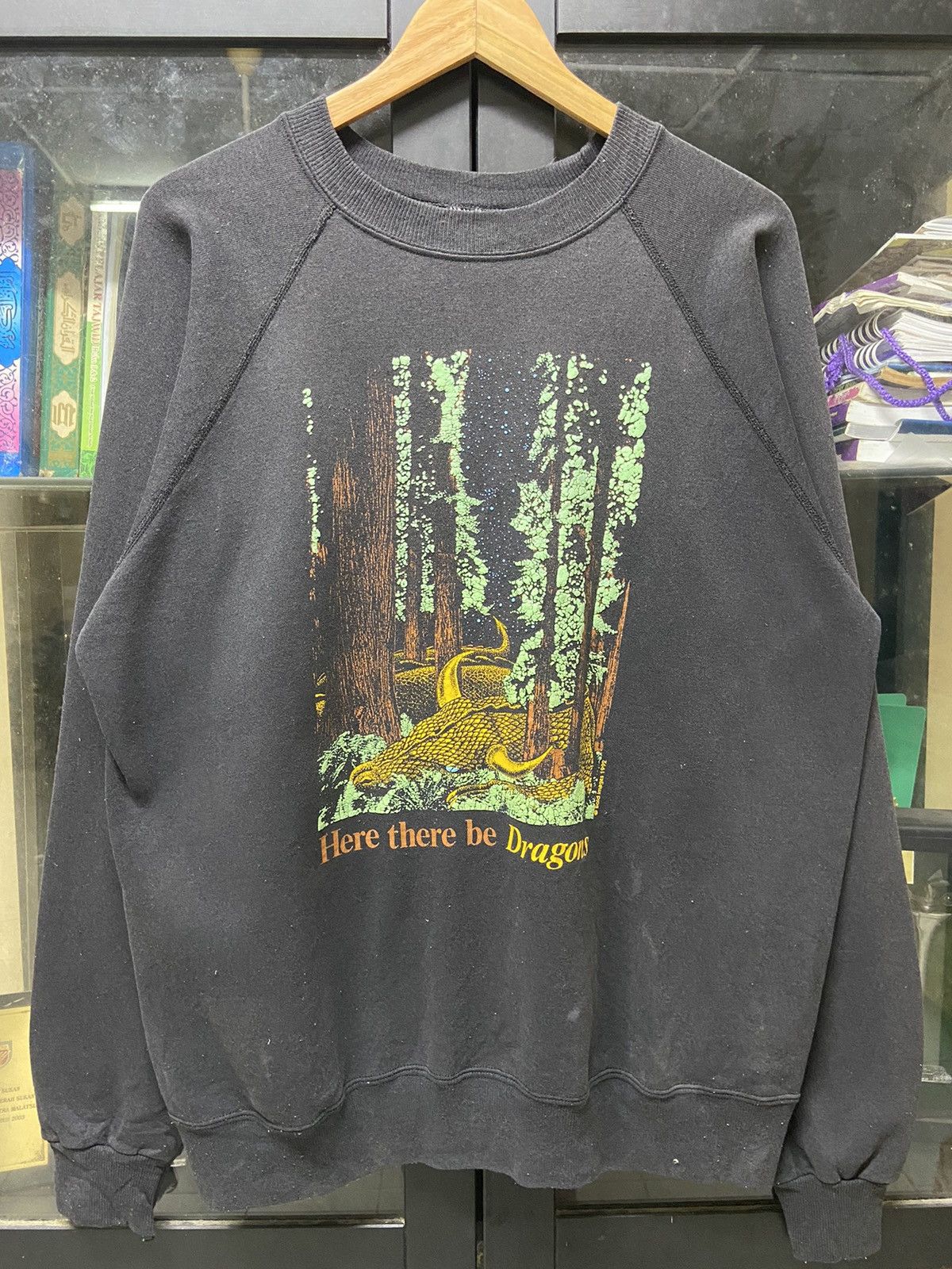 Hanes × Vintage Vintage Hanes Here There Be Dragons Sweashirt Size US XL / EU 56 / 4 - 1 Thumbnail