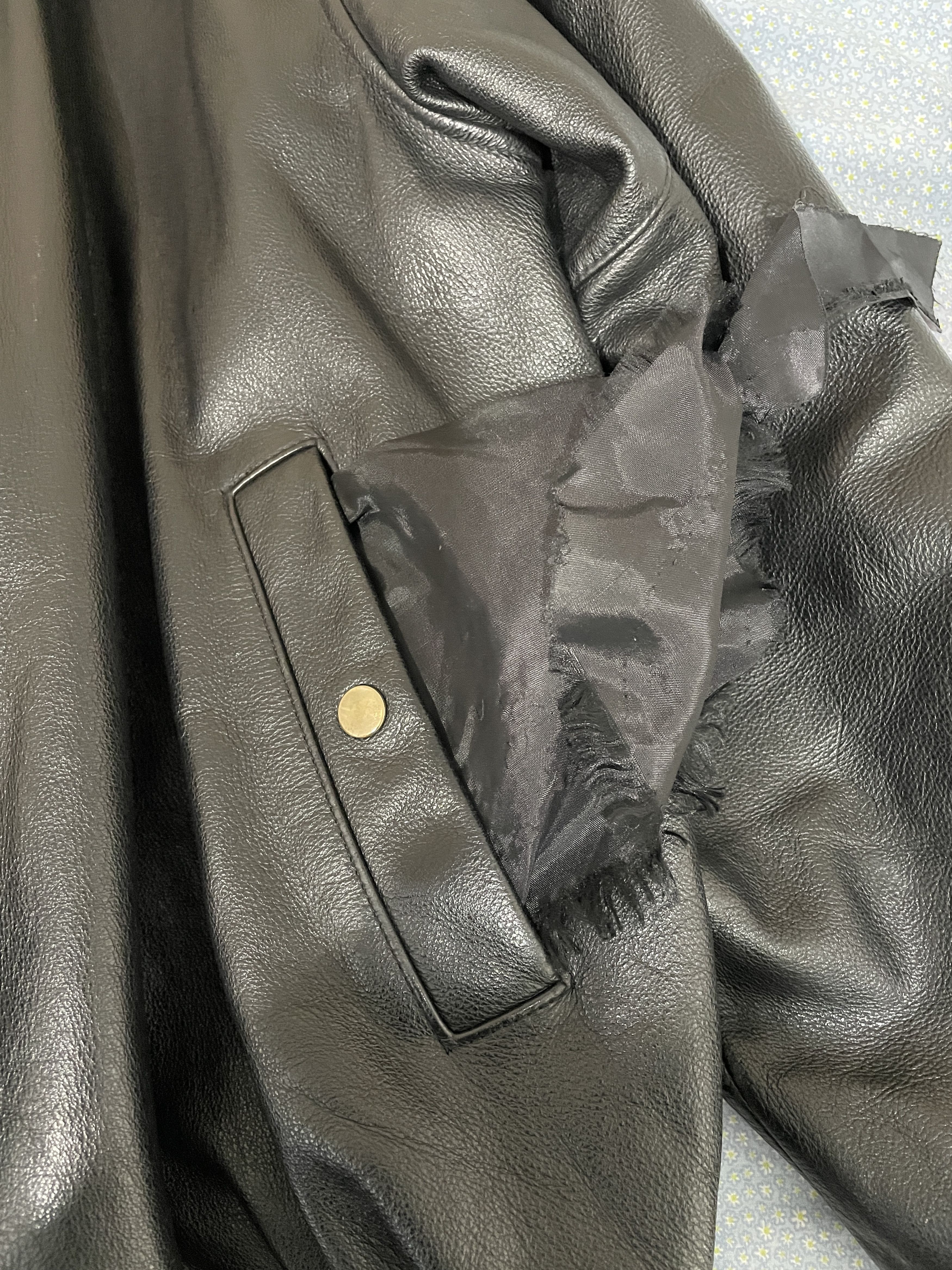 Vintage Vintage Black Leather Bomber with Fur Collar Size US L / EU 52-54 / 3 - 4 Thumbnail