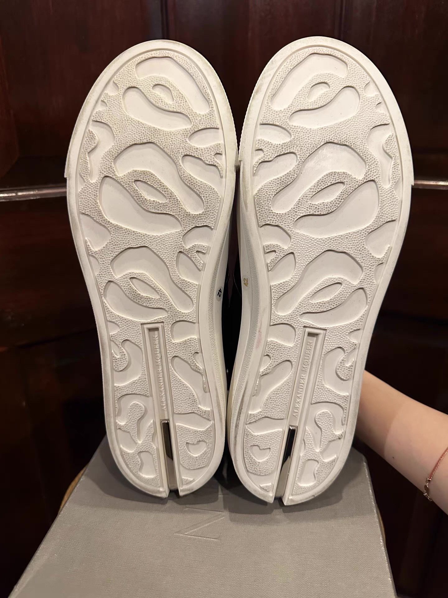 Alexander McQueen Alexander McQueen Hummingbird Embroidery Slip-Ons Ｑ25 Size US 7 / EU 40 - 6 Thumbnail
