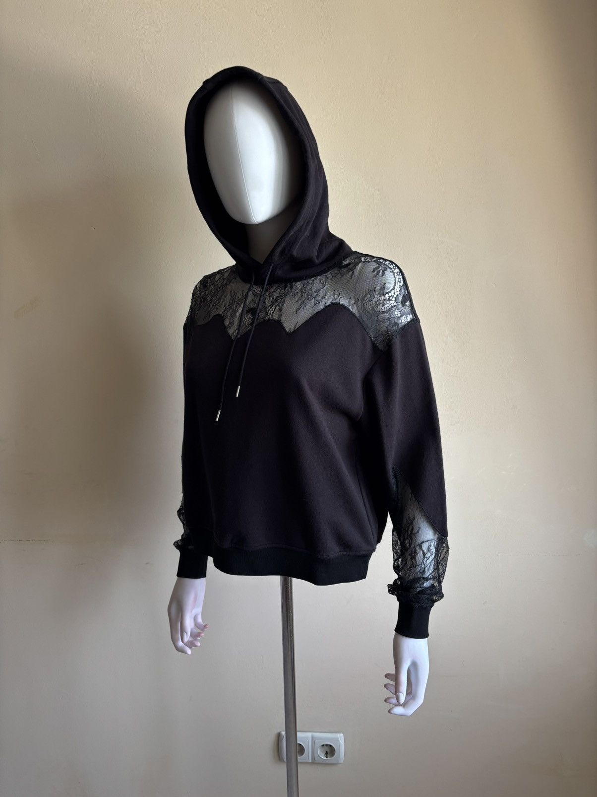 McQ Alexander McQueen McQ Alexander McQueen Cropped Hoodie with Lace Panels Size S Size S / US 4 / IT 40 - 2 Thumbnail