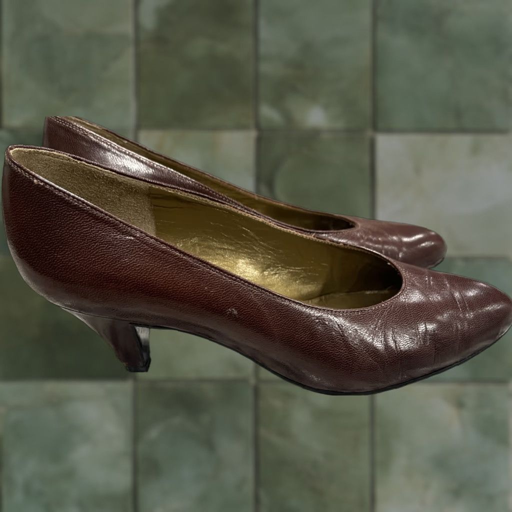 Yves Saint Laurent VINTAGE Yves Saint Laurent Brown Leather Pumps Women Size 6 EU 36 Leather Pumps Brown Women Shoes YSL Heel Size US 6 / IT 36 - 1 Thumbnail