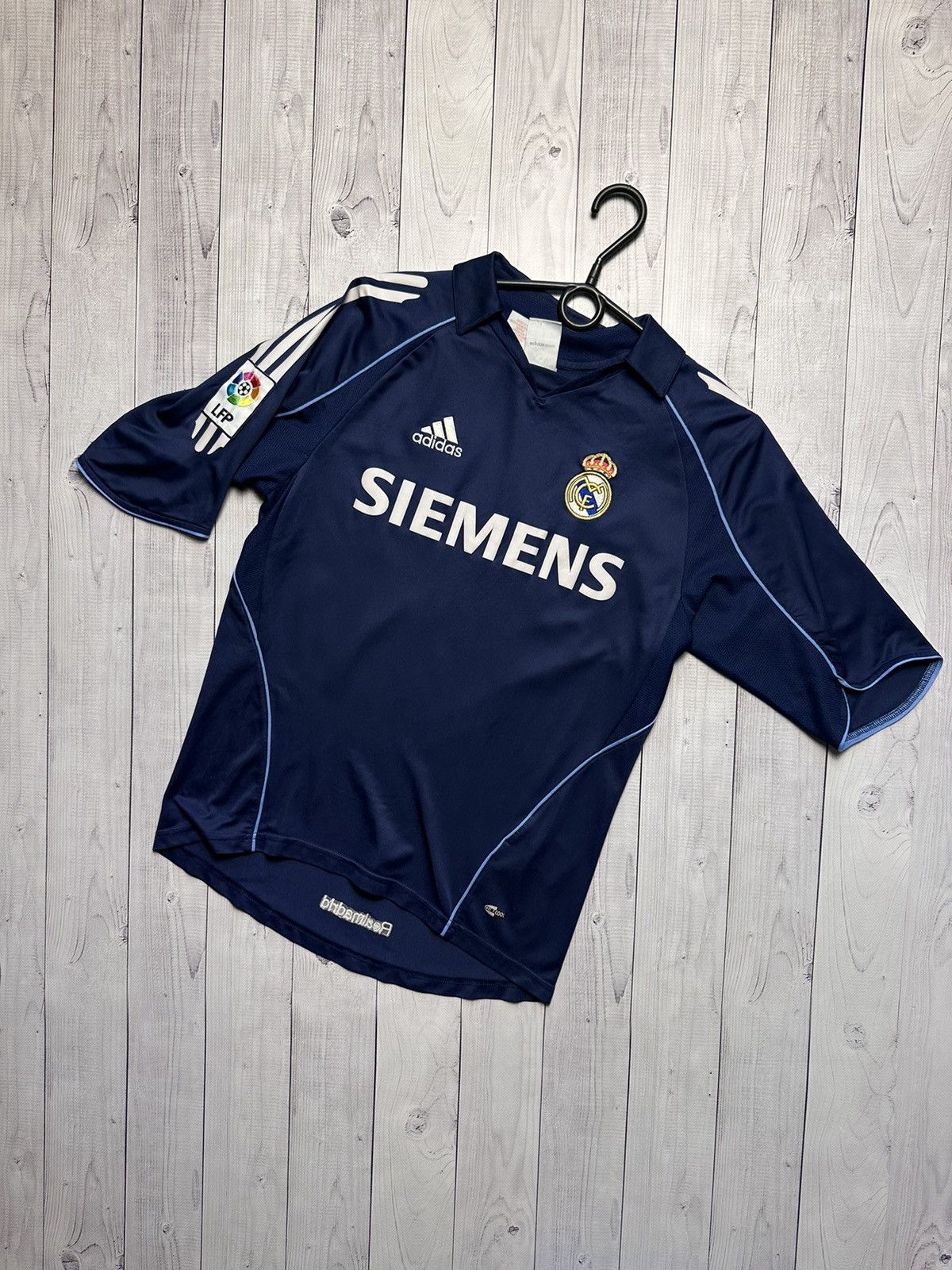 Vintage Real Madrid soccer jersey size Xs adidas Siemens
