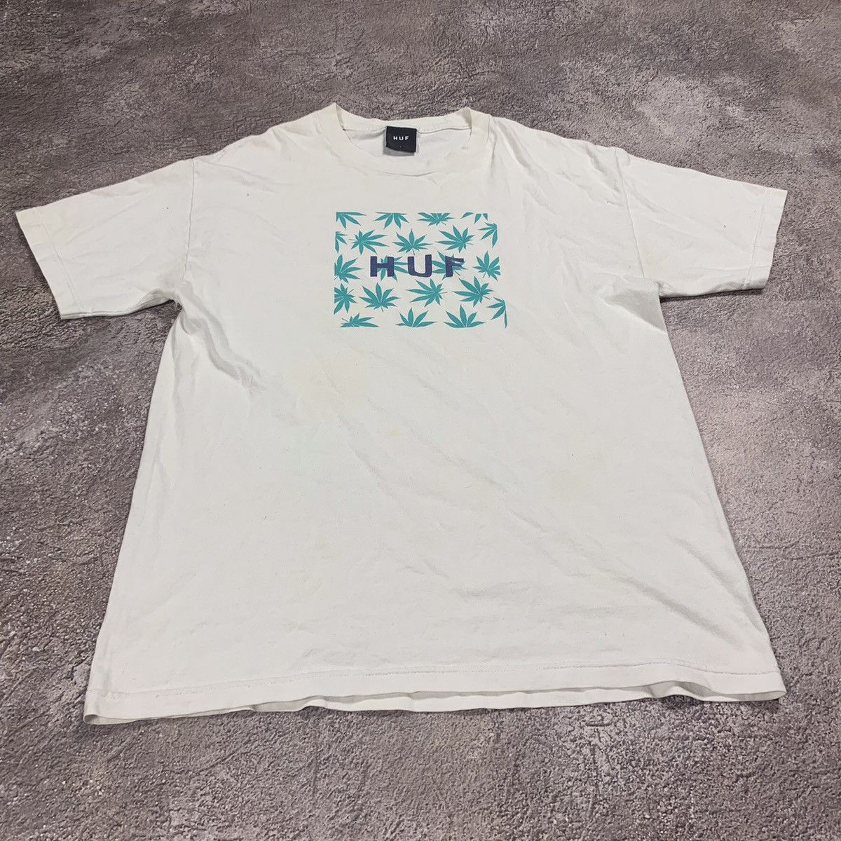 Vintage Vintage Y2K HUF Graphic Tee Weed Leaf Streetwear Skate L Size US L / EU 52-54 / 3 - 2 Thumbnail