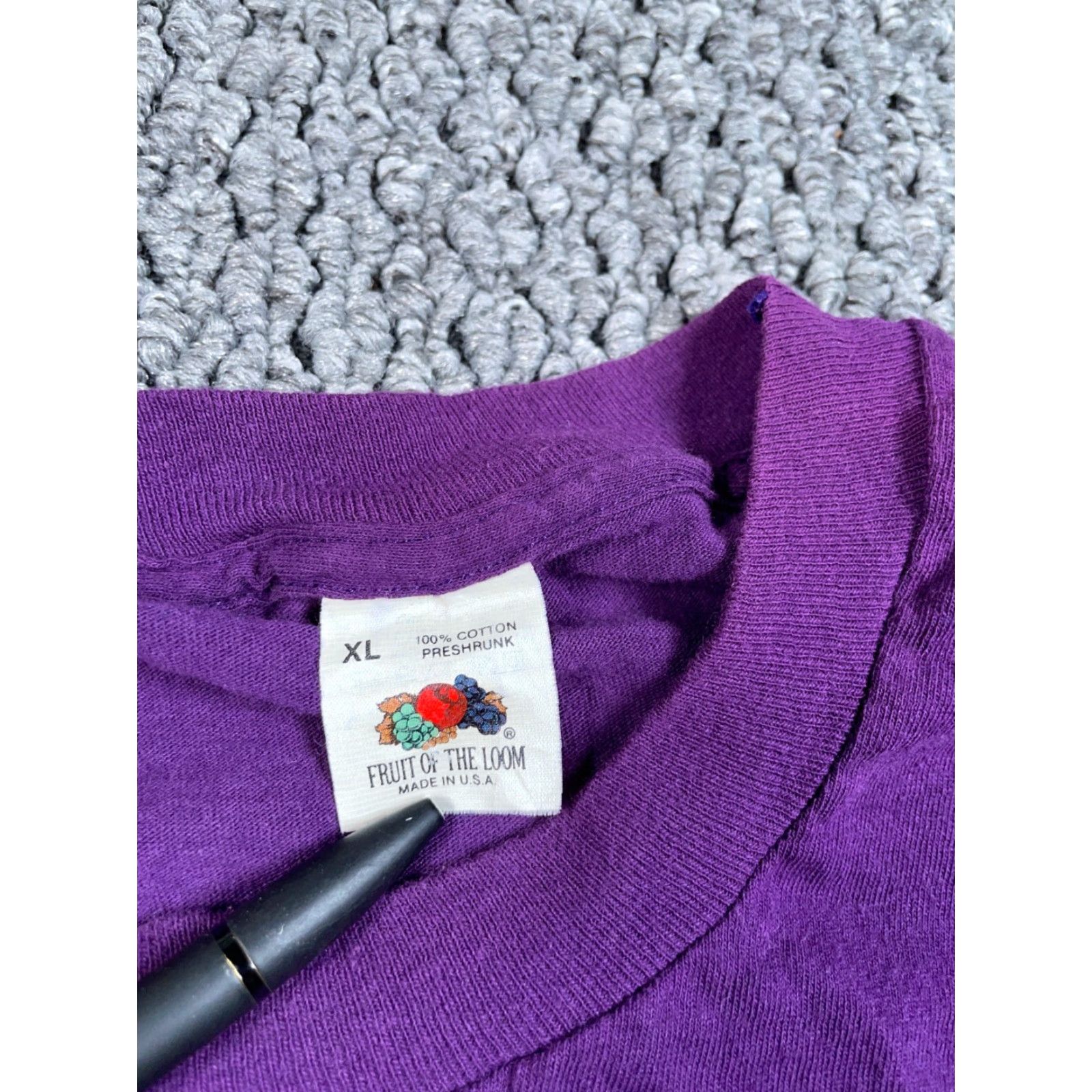 Fruit Of The Loom VINTAGE Fruit of the Loom 80s Pocket T-Shirt Adult XL Purple Single Stitch Retro Mens Size US XL / EU 56 / 4 - 3 Thumbnail