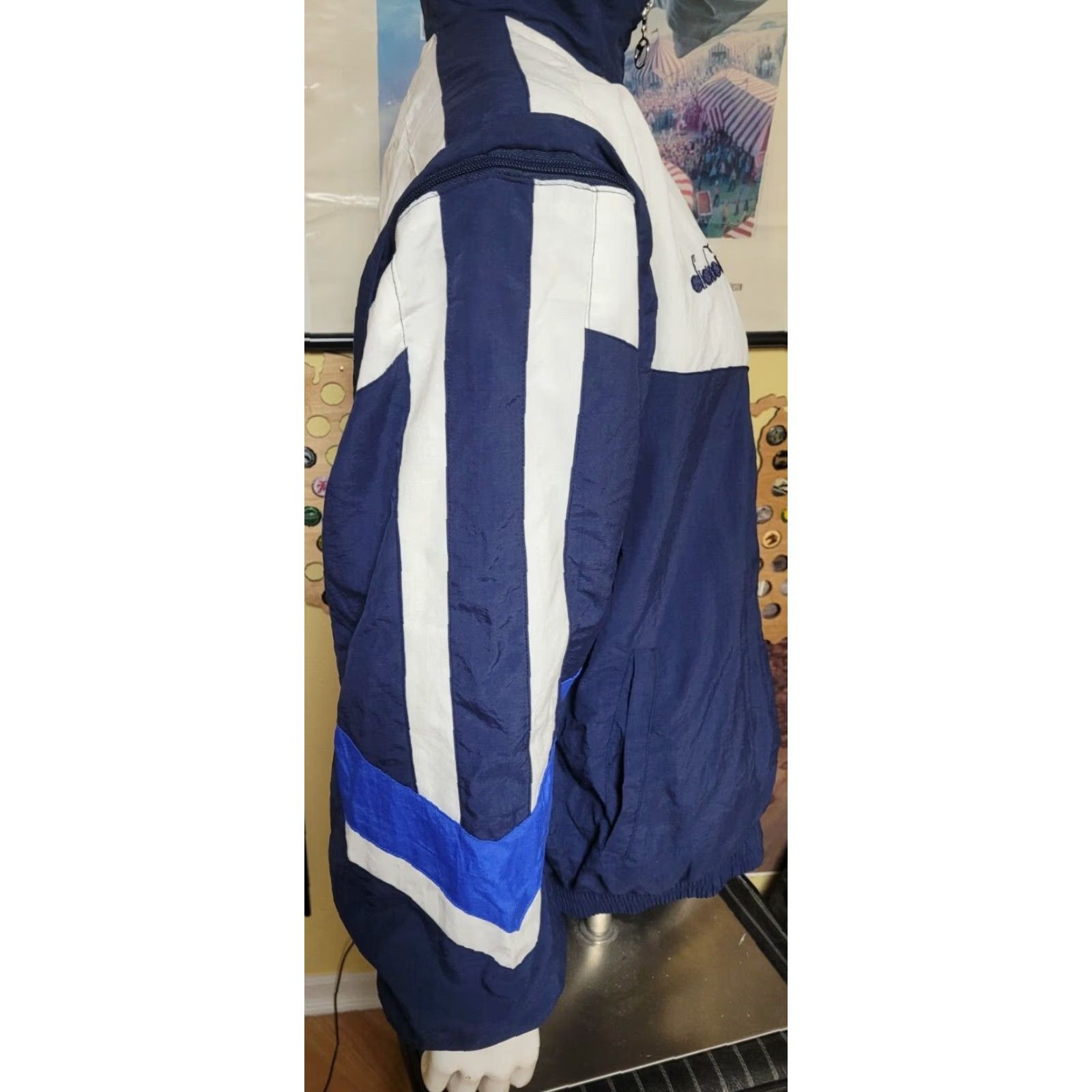 Diadora VTG 90s Diadora Fitness One Jacket Windbreaker Zip Large Men Diadora Nylon Blue Athletic Lightweight Geometric 80s 90s Sports Jacket Mens Size US L / EU 52-54 / 3 - 4 Thumbnail