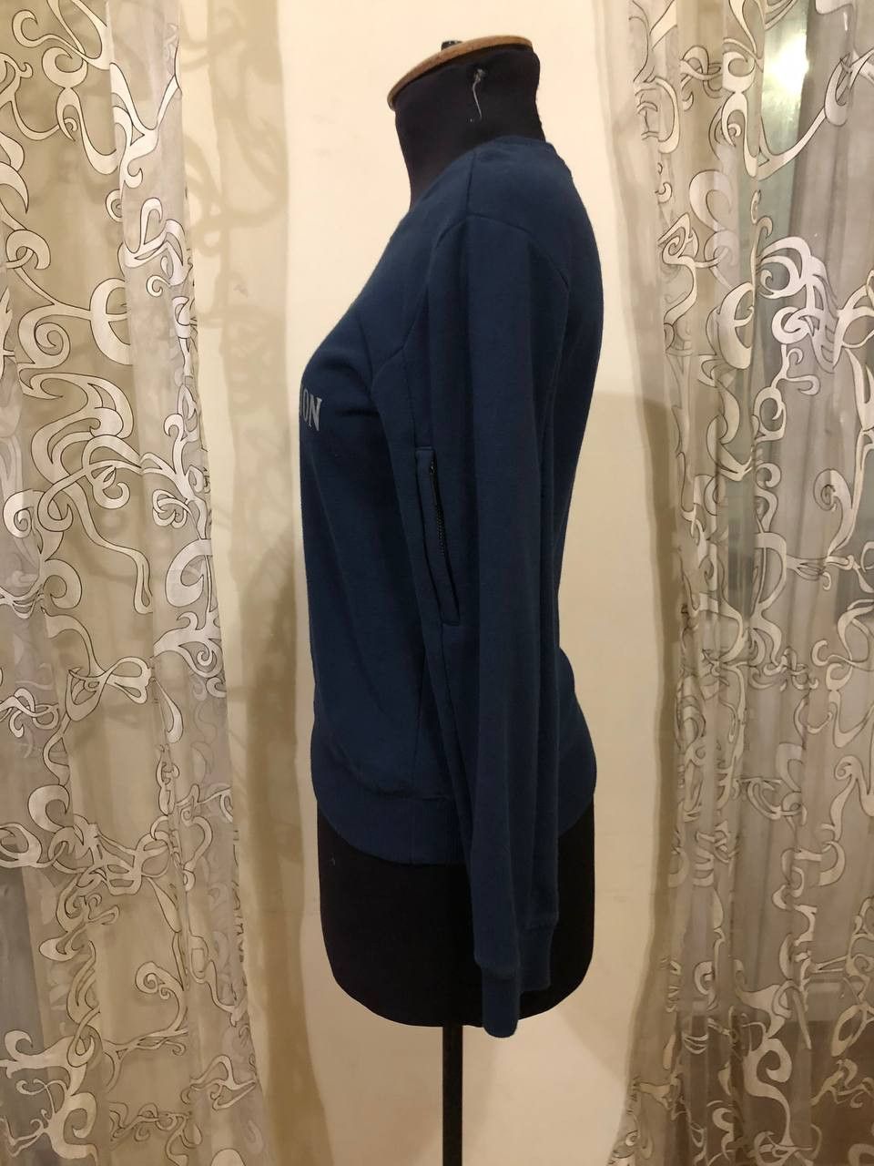 True Religion True Religion Womens Blue Sleeve Cropped Sweater Size L Size L / US 10 / IT 46 - 3 Thumbnail
