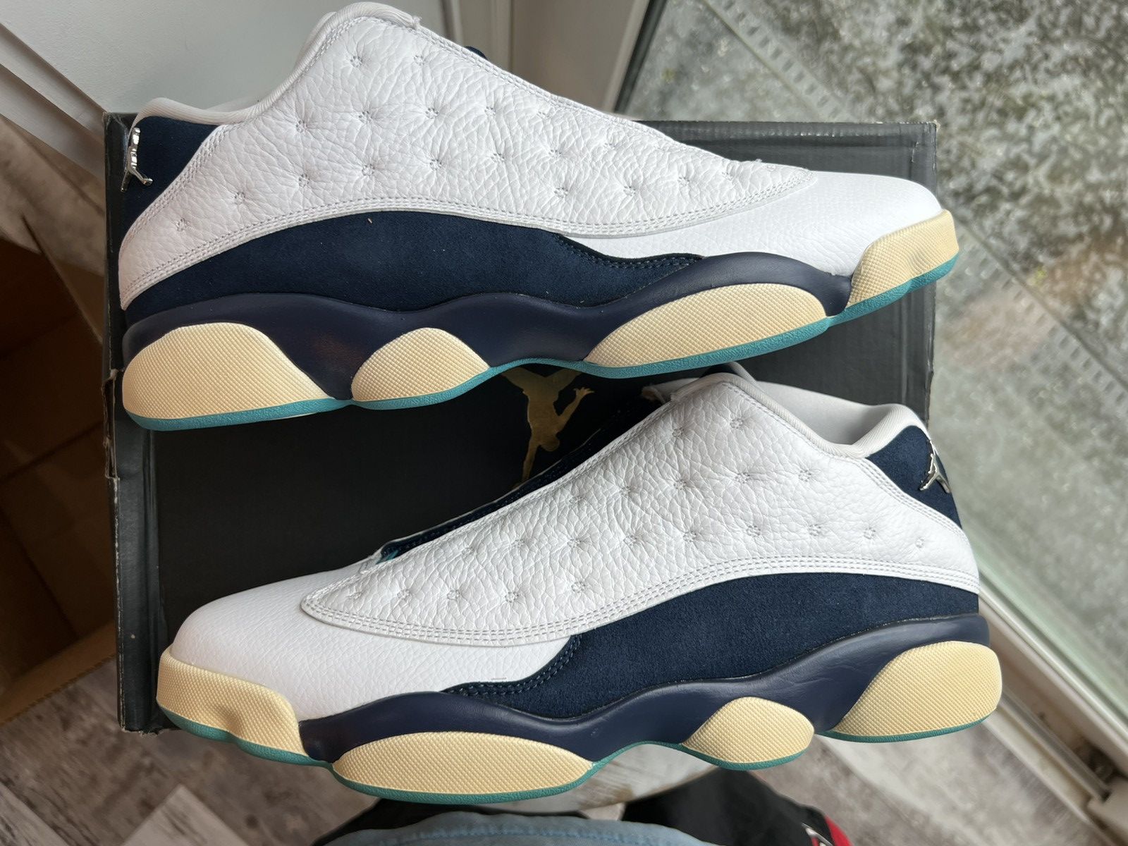 Jordan Brand Size 11 - Nike Air Jordan 13 Hornets 310810-107 DS Sneakers Size US 11 / EU 44 - 6 Thumbnail