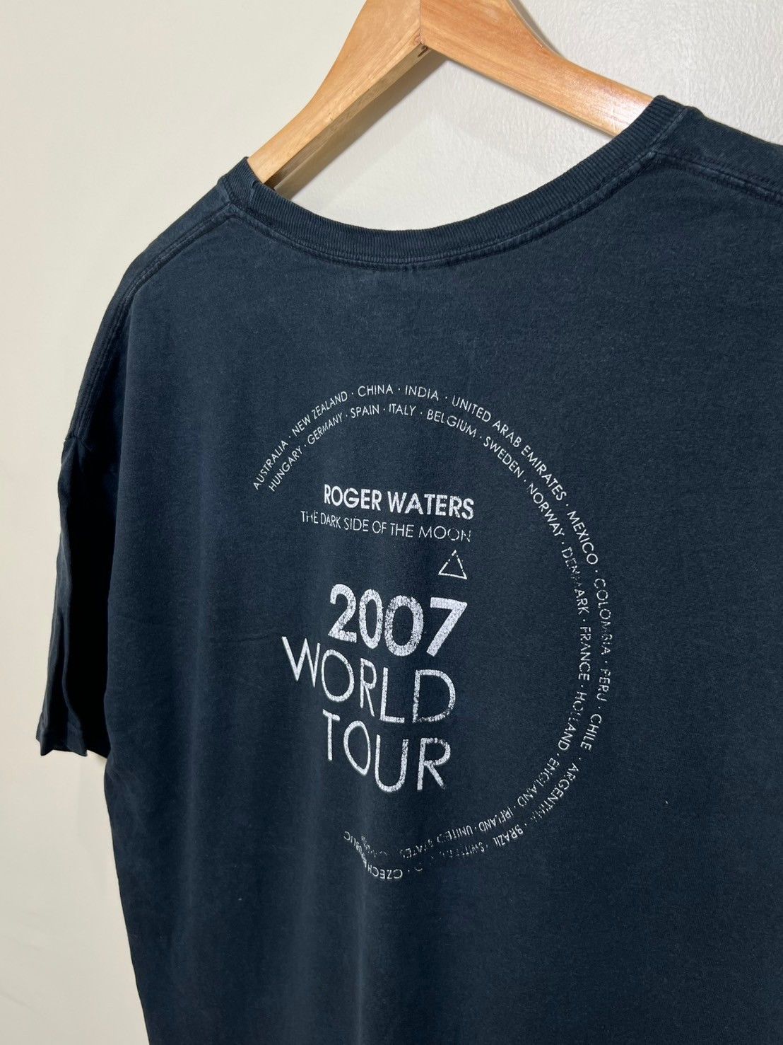 Band Tees × Vintage Vintage 00's Dark Side of the Moon Roger Waters shirt bnz01 Size US XL / EU 56 / 4 - 2 Thumbnail