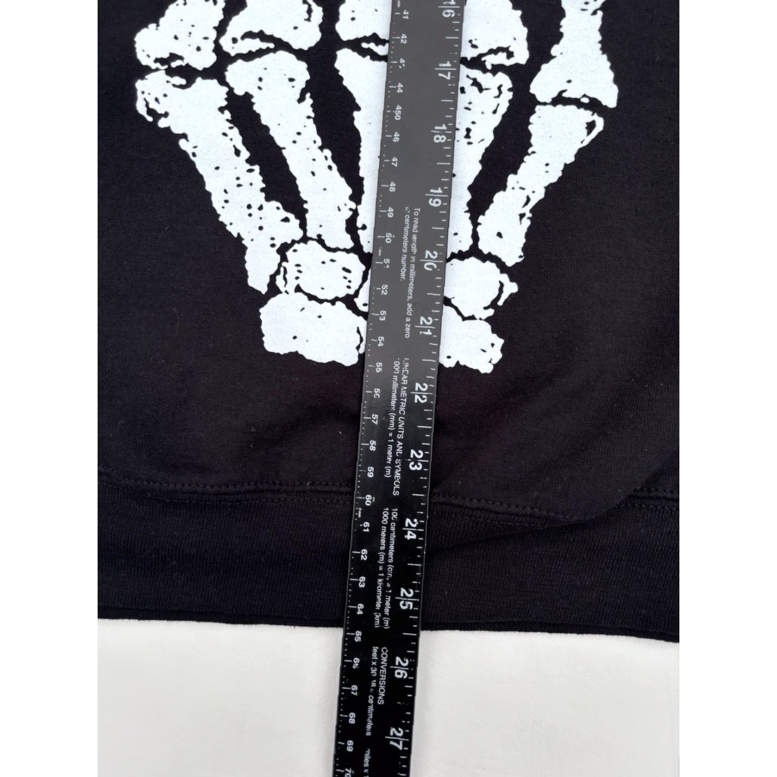 Vintage Blink-182 Sweatshirt Adult Medium Men Black Crew Neck Long Sleeve Middle Finger Tour 2024 Art Music Shirt Size US M / EU 48-50 / 2 - 5 Thumbnail