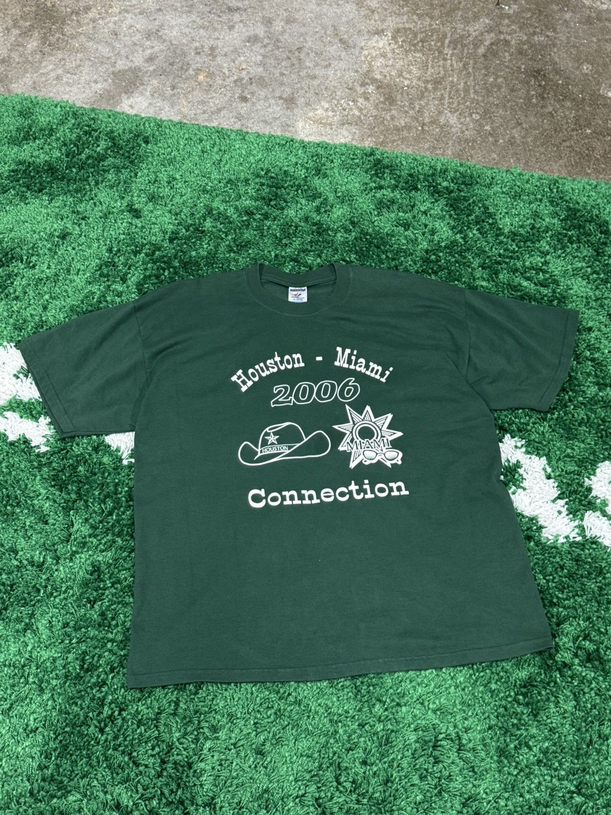 Vintage Vintage 2006 Houston Miami Connection Green Badge Logo Tee Size US XL / EU 56 / 4 - 1 Thumbnail