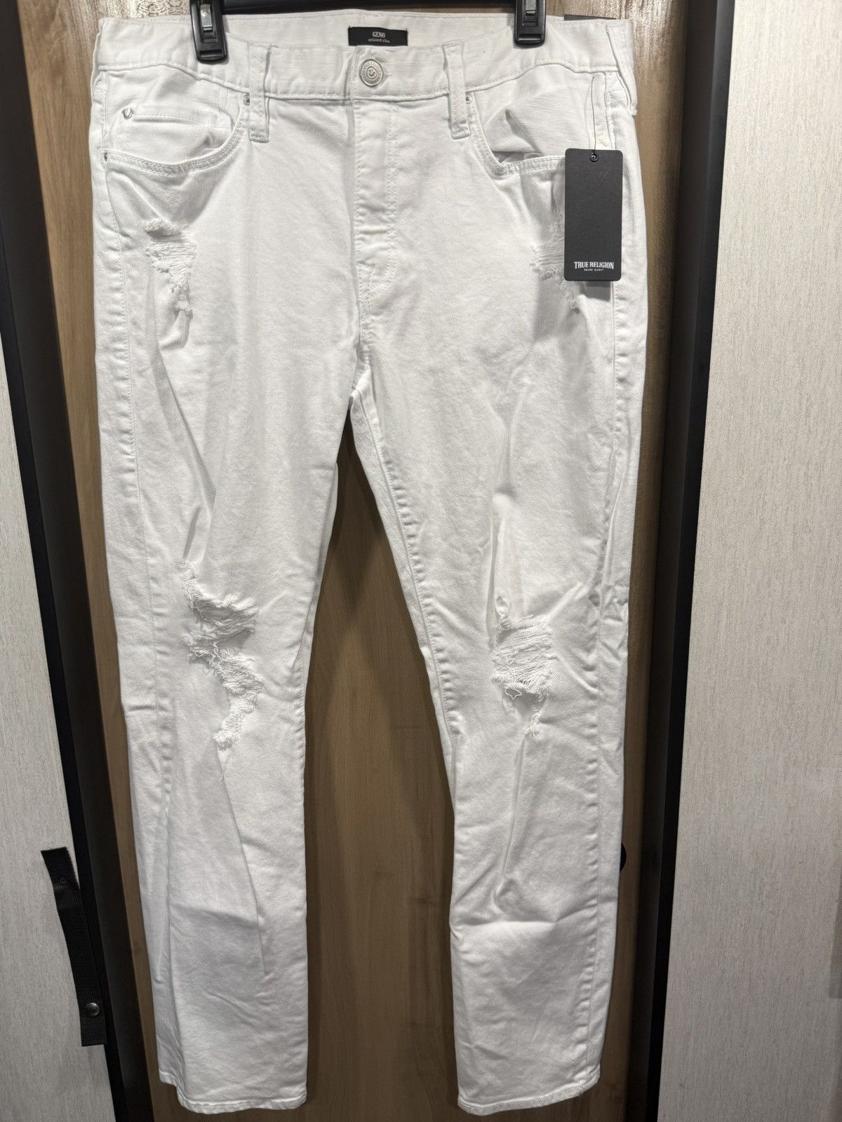 True Religion BNWT True Religion Geno Relaxed Slim White Ripped Jeans 31 Size US 31 - 1 Thumbnail