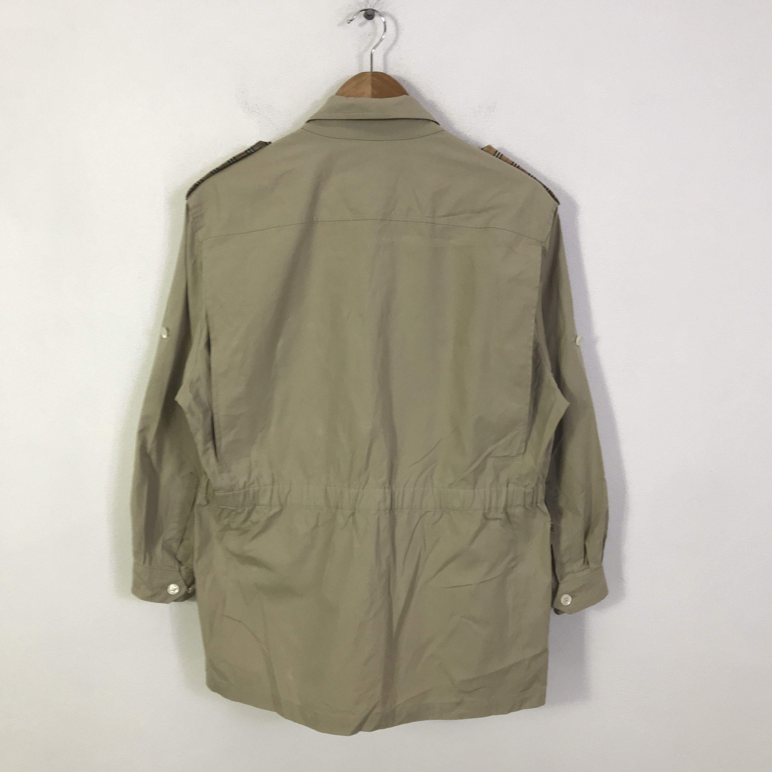 Burberry Vintage burberry Button Design Woman jacket K128B7 Size US M / EU 48-50 / 2 - 3 Thumbnail