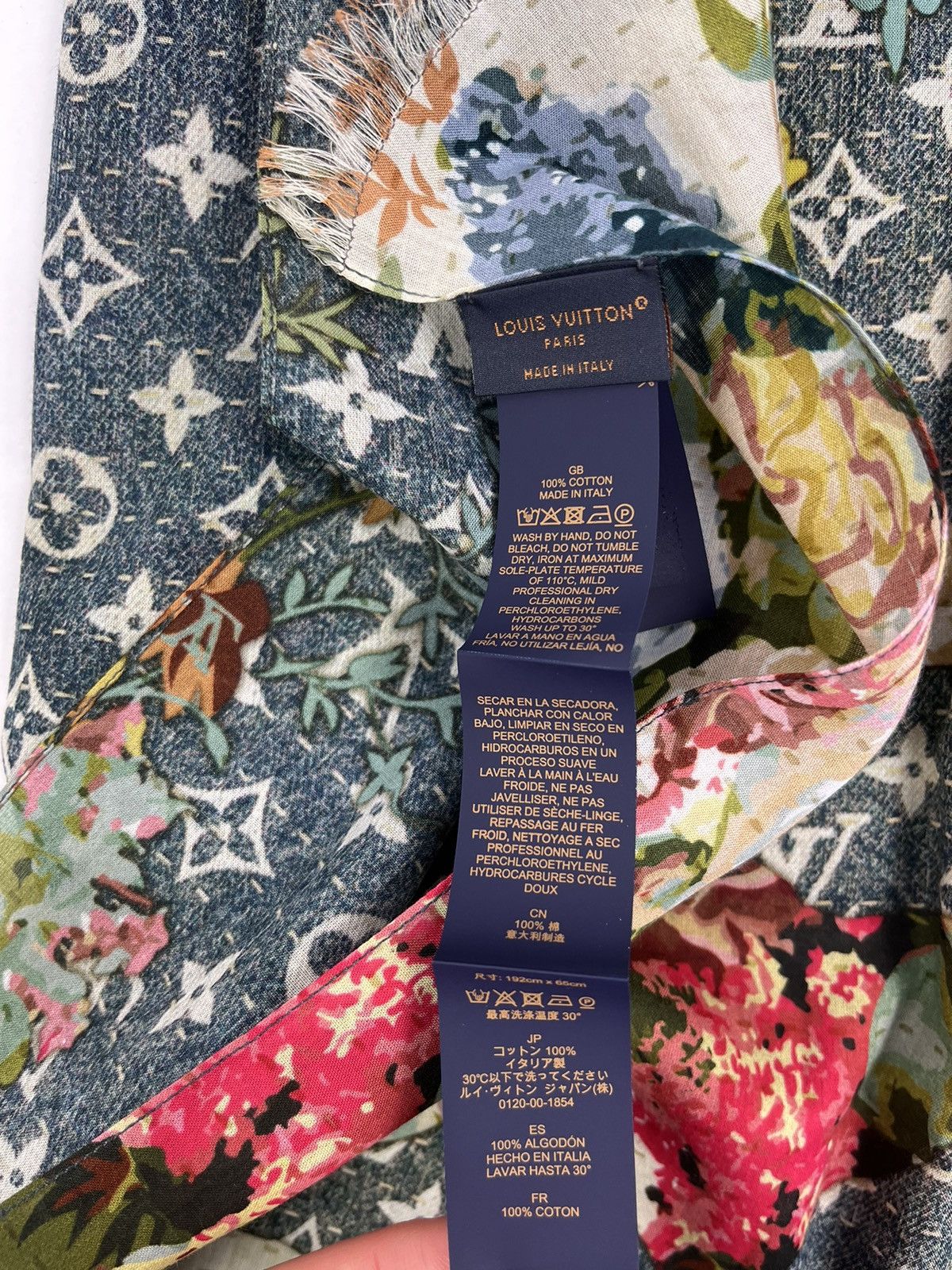 Louis Vuitton VIRGIL ABLOH FLOWER MONOGRAM PRINT SCARFT Size ONE SIZE - 5 Thumbnail