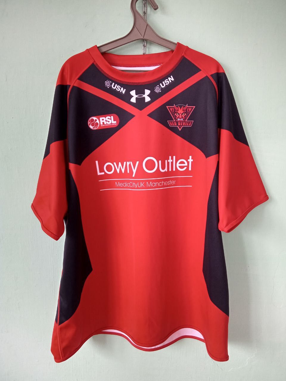 Under Armour RUGBY LEAGUE SALFORD RED DEVILS SHIRT JERSEY 5XL Size US XXL / EU 58 / 5 - 1 Thumbnail