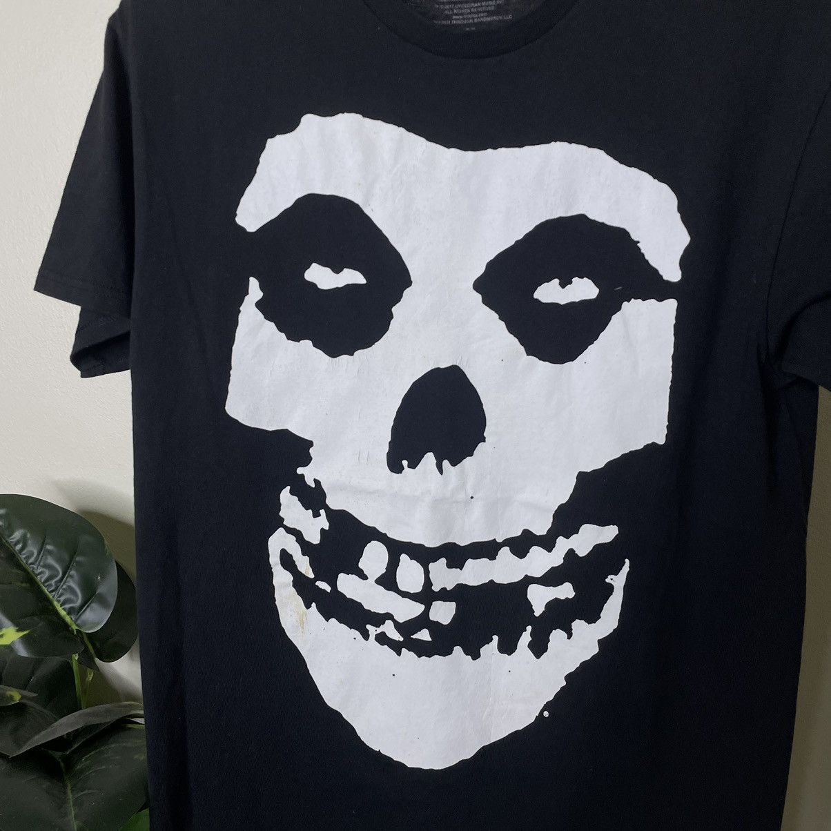 Band Tees 2017 Misfits Punk Rock Band Official Merchandise T Shirt Size US M / EU 48-50 / 2 - 2 Thumbnail