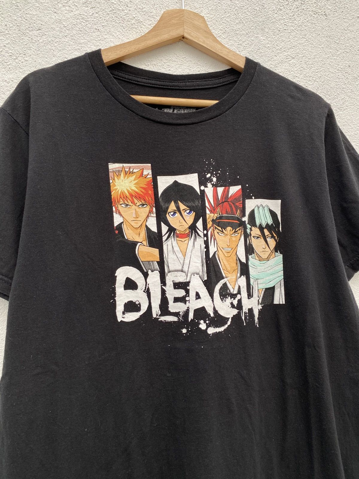 Anime Anime Bleach Ichigo Rukia Renji Byakuya Size US M / EU 48-50 / 2 - 4 Thumbnail