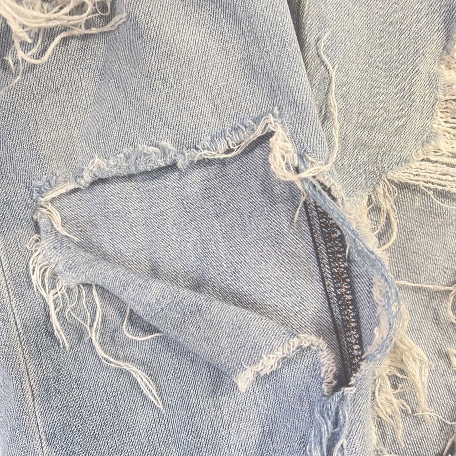 Rag & Bone RAG & BONE Light Wash Distressed Dre Capri Jeans Sz 26 Size 26" / US 2 / IT 38 - 8 Thumbnail