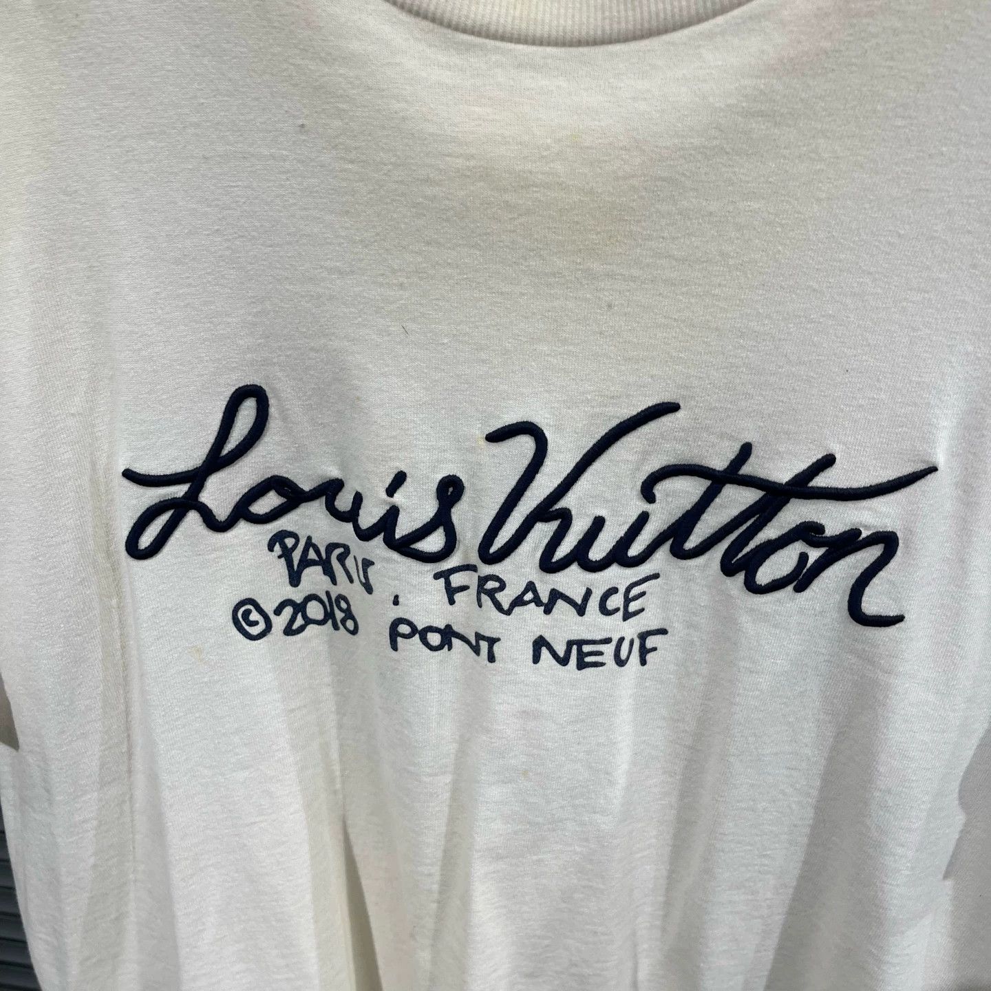 Louis Vuitton LV Script 3D Embroidered Short Sleeve Tee L 95 New Size US L / EU 52-54 / 3 - 4 Thumbnail