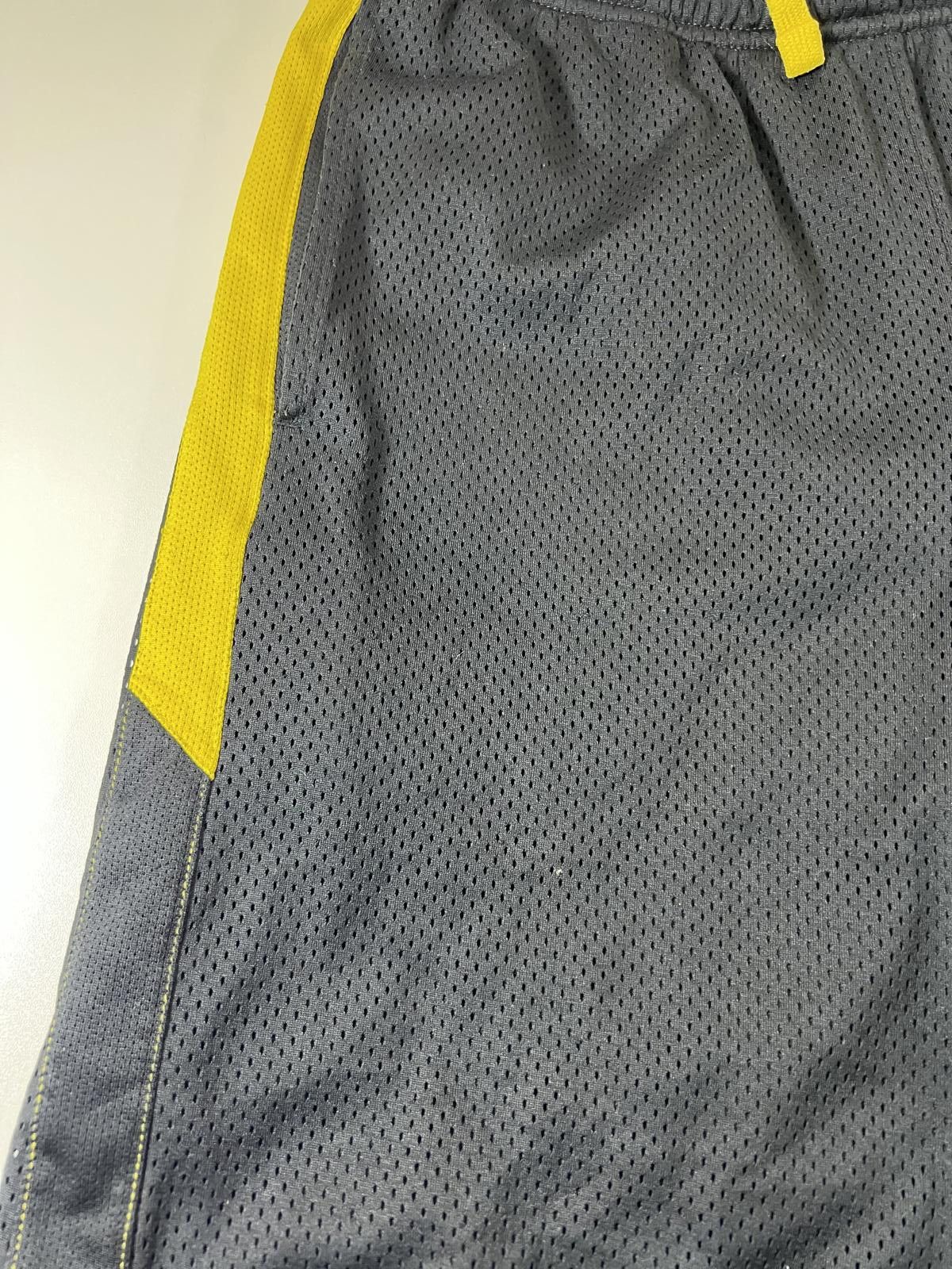 Nike Nike Livestrong Black and Yellow Athletic Shorts Size US 30 / EU 46 - 3 Thumbnail