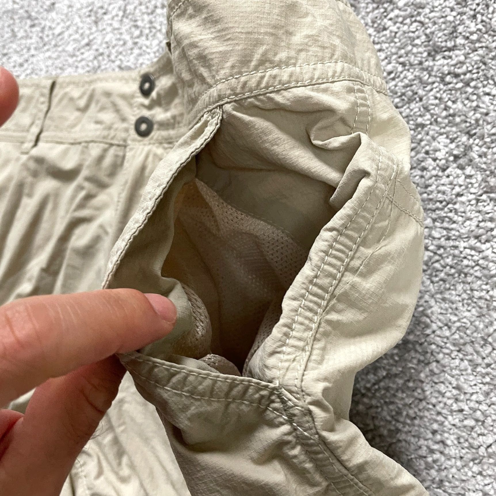 Vintage VINTAGE Columbia Cargo Shorts Womens 12 Brown Nylon Zip Pockets Snap Active Outdoor Fish Size 34" / US 12 / IT 48 - 6 Thumbnail