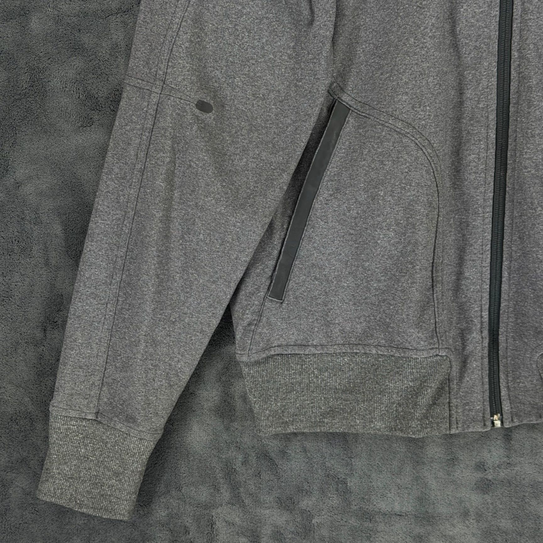 Lululemon Lululemon Mens Grey Heather Full Zip Track Jacket Mock Neck Size L Size US L / EU 52-54 / 3 - 3 Thumbnail